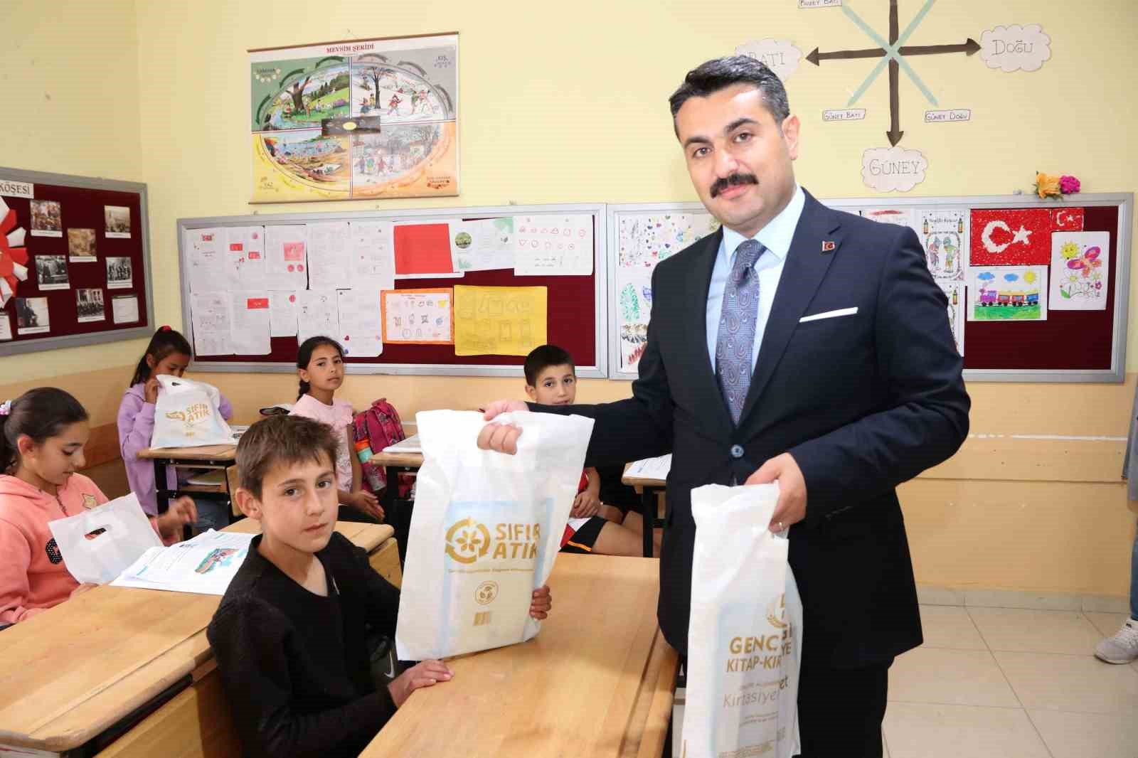 bagislanan-15-bin-kitap-okullara-dagitilacak