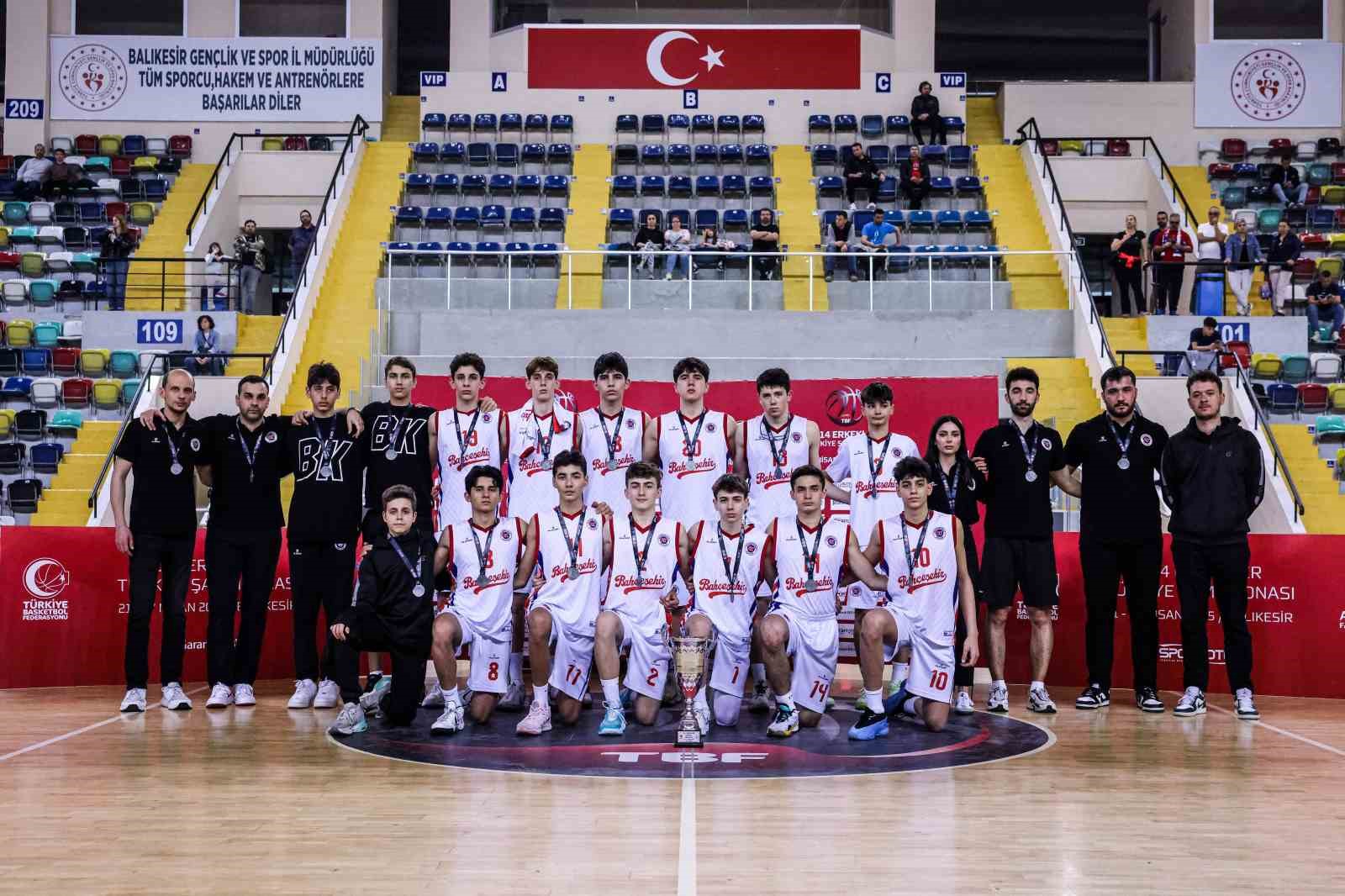 bahcesehirden-uc-yas-grubunda-uc-buyuk-derece
