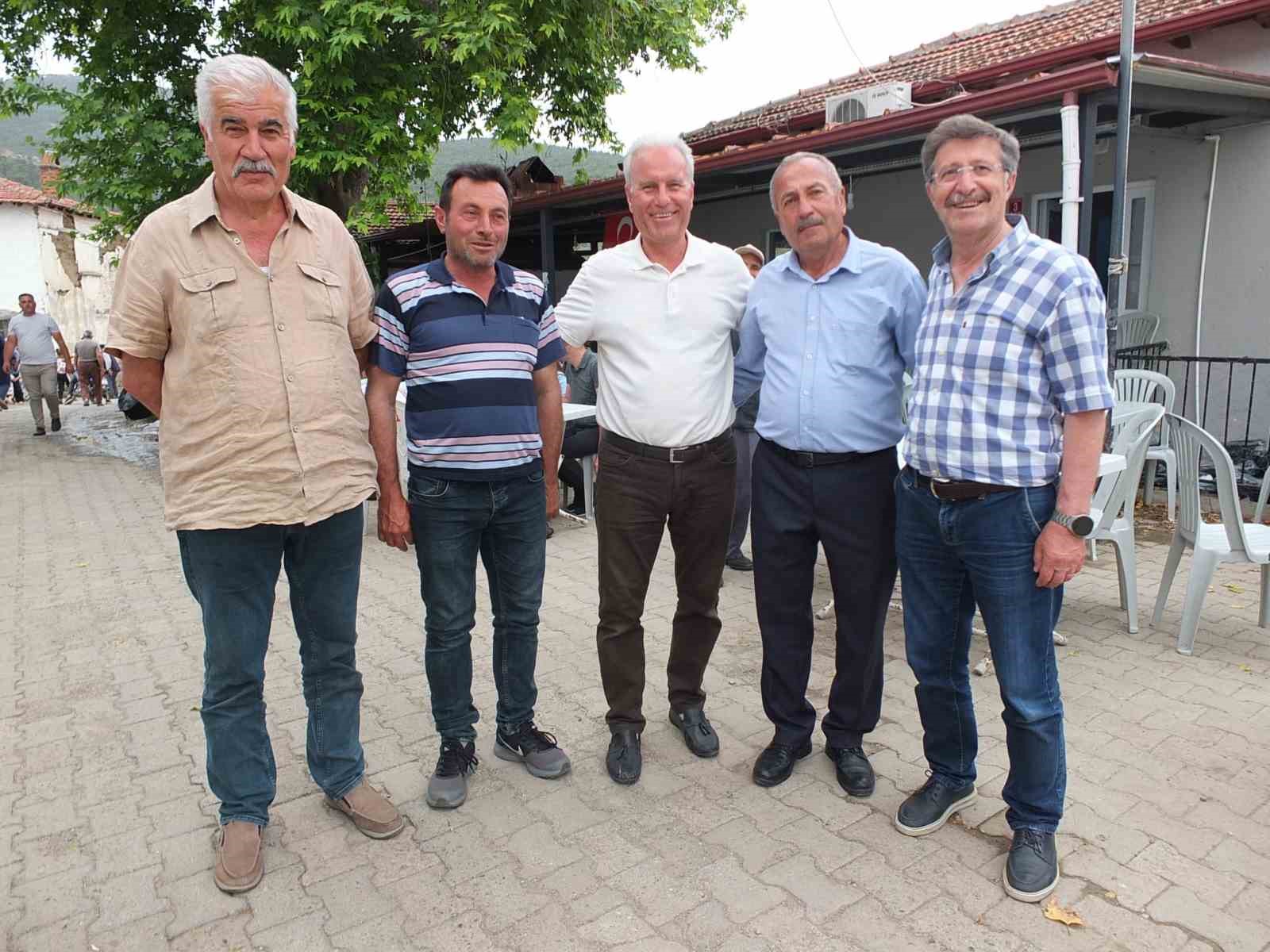 burhaniyede-geleneksel-dutluca-hayri-yuzlerce-insani-bulusturdu