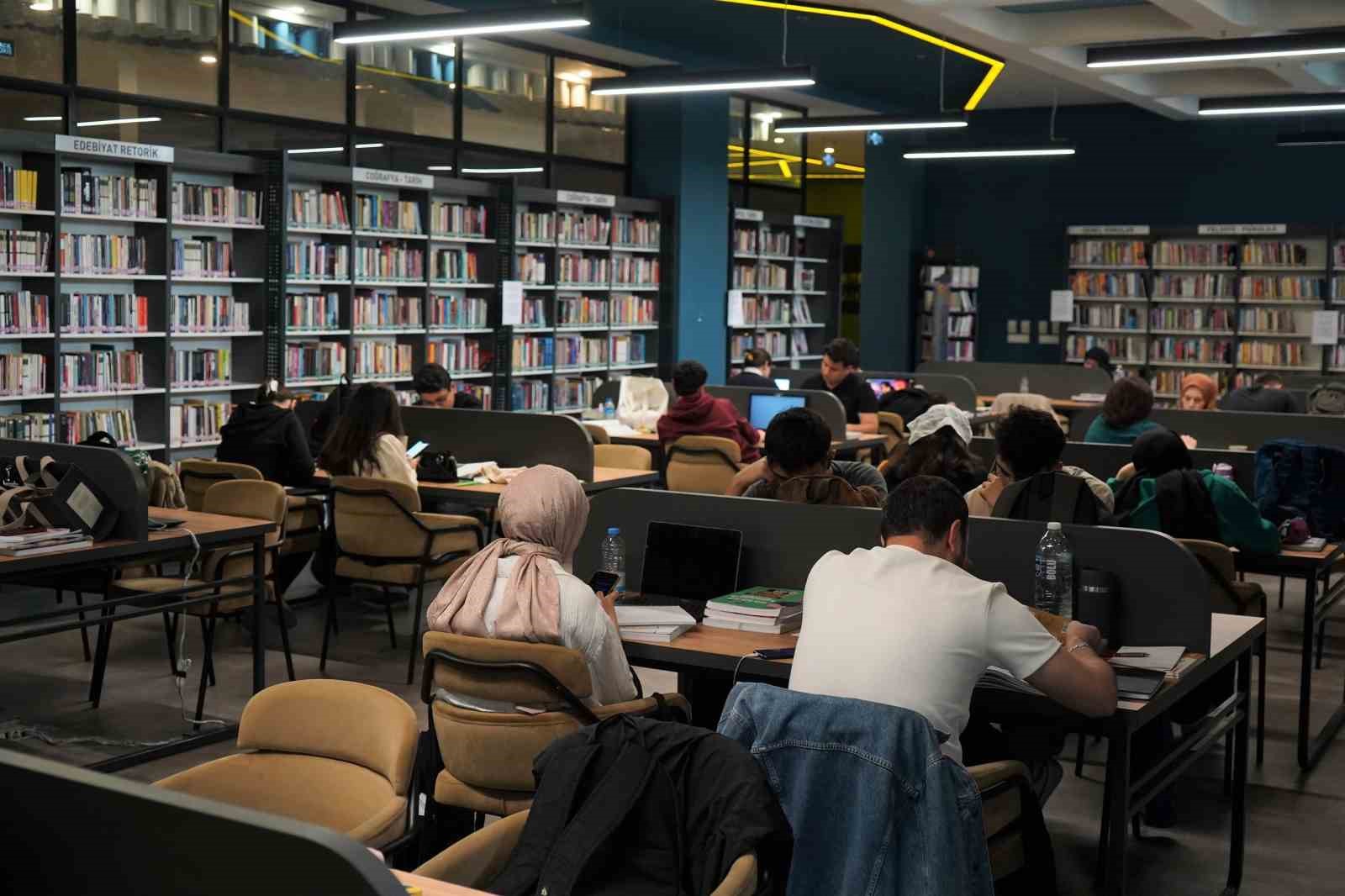 cayirovada-kutuphaneler-yks-gunune-kadar-7-24-hizmet-verecek