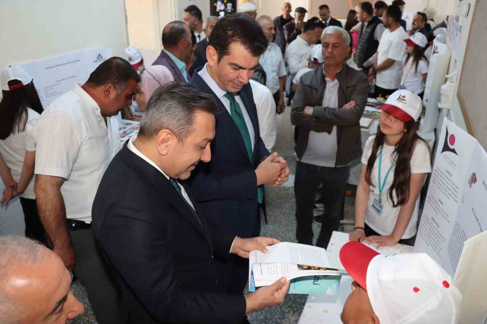 corumda-ogrencilerden-koy-okulunda-bilim-fuari