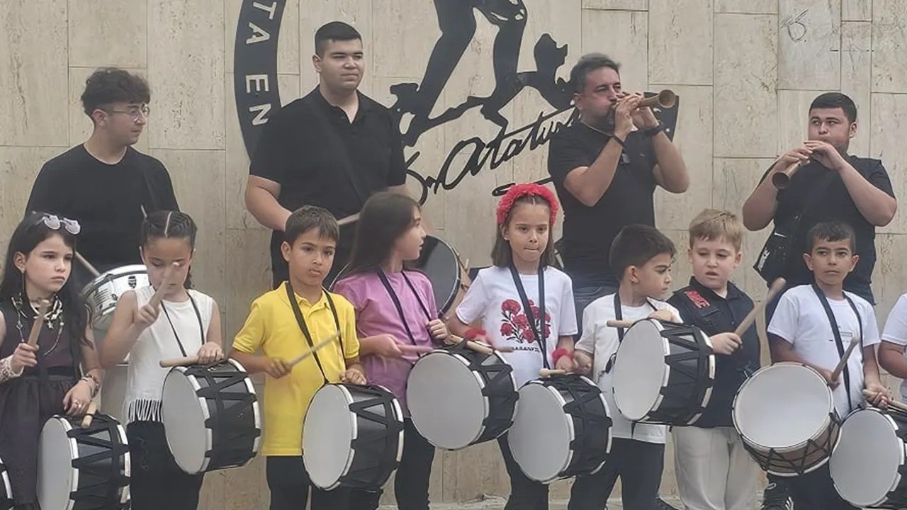davullu-zurnali-okuma-bayrami