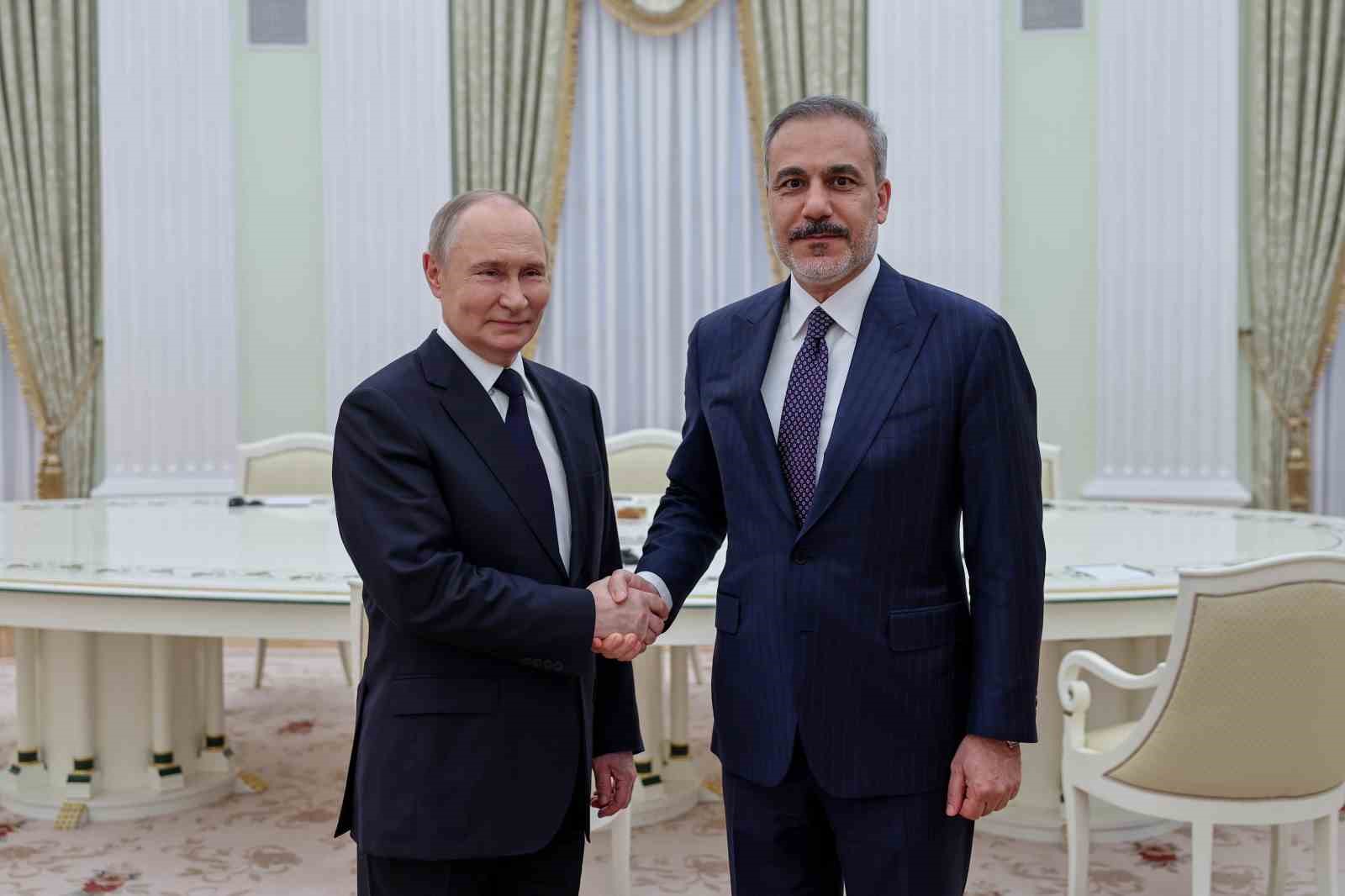 disisleri-bakani-fidan-rusya-devlet-baskani-putin-ile-bir-araya-geldi