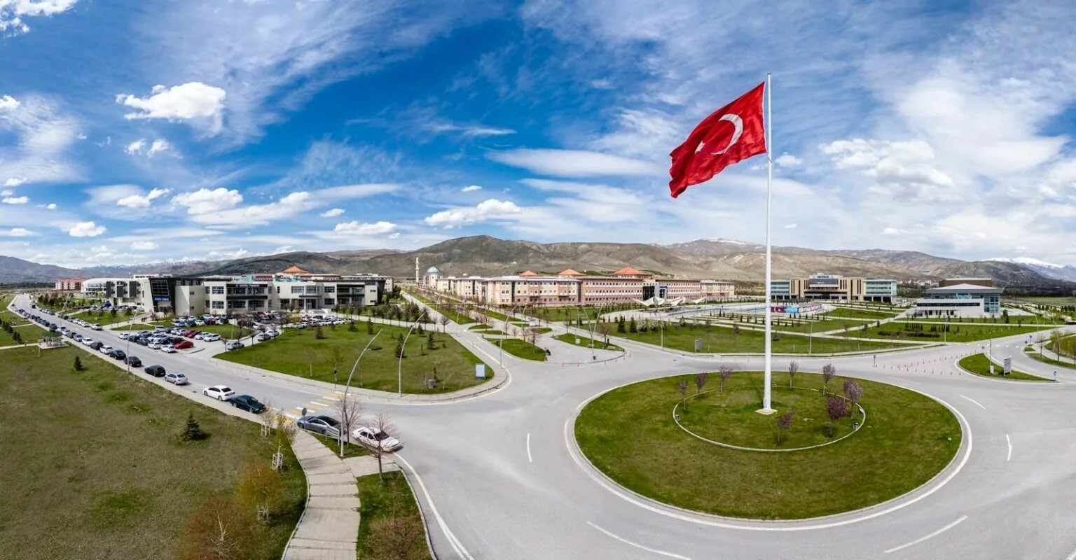 ebyu-ile-kudaka-arasinda-yapay-zeka-egitimi-protokolu-imzalandi