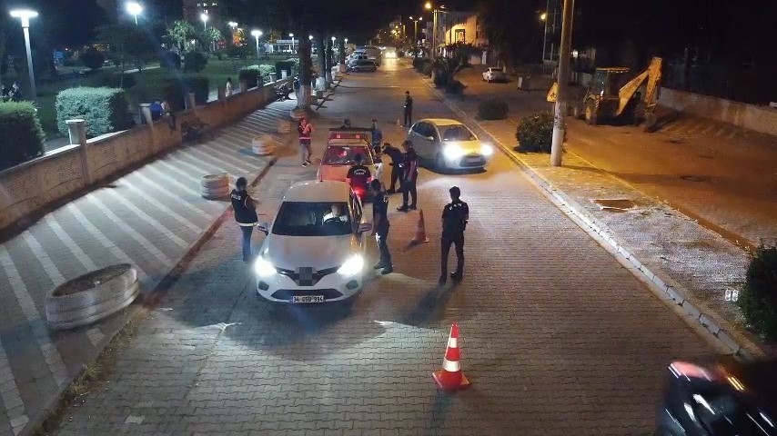 edremitte-sok-asayis-ve-trafik-uygulamasinda-4-aranan-sahis-yakalandi