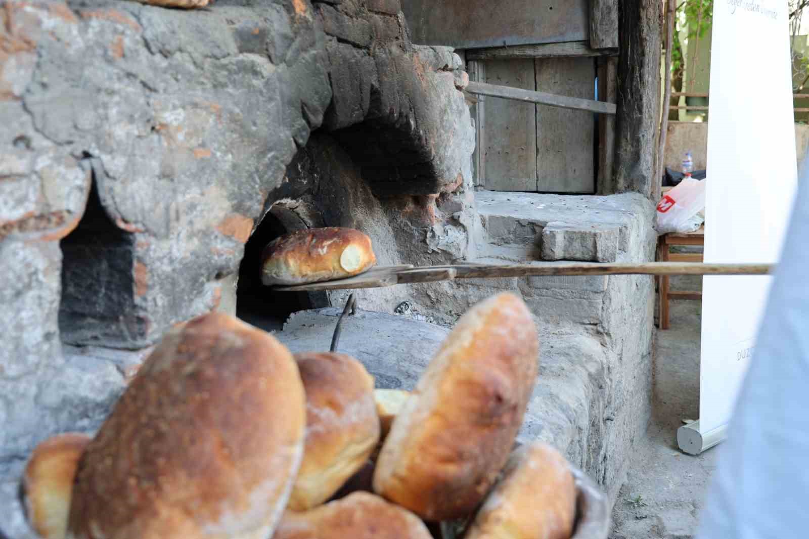 eksi-mayanin-izinde-yoresel-koy-ekmegi-yapimi