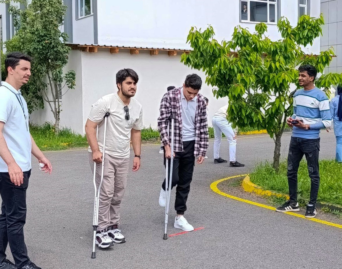 engelli-bireylerin-yasadigi-zorluklara-dikkat-cektiler