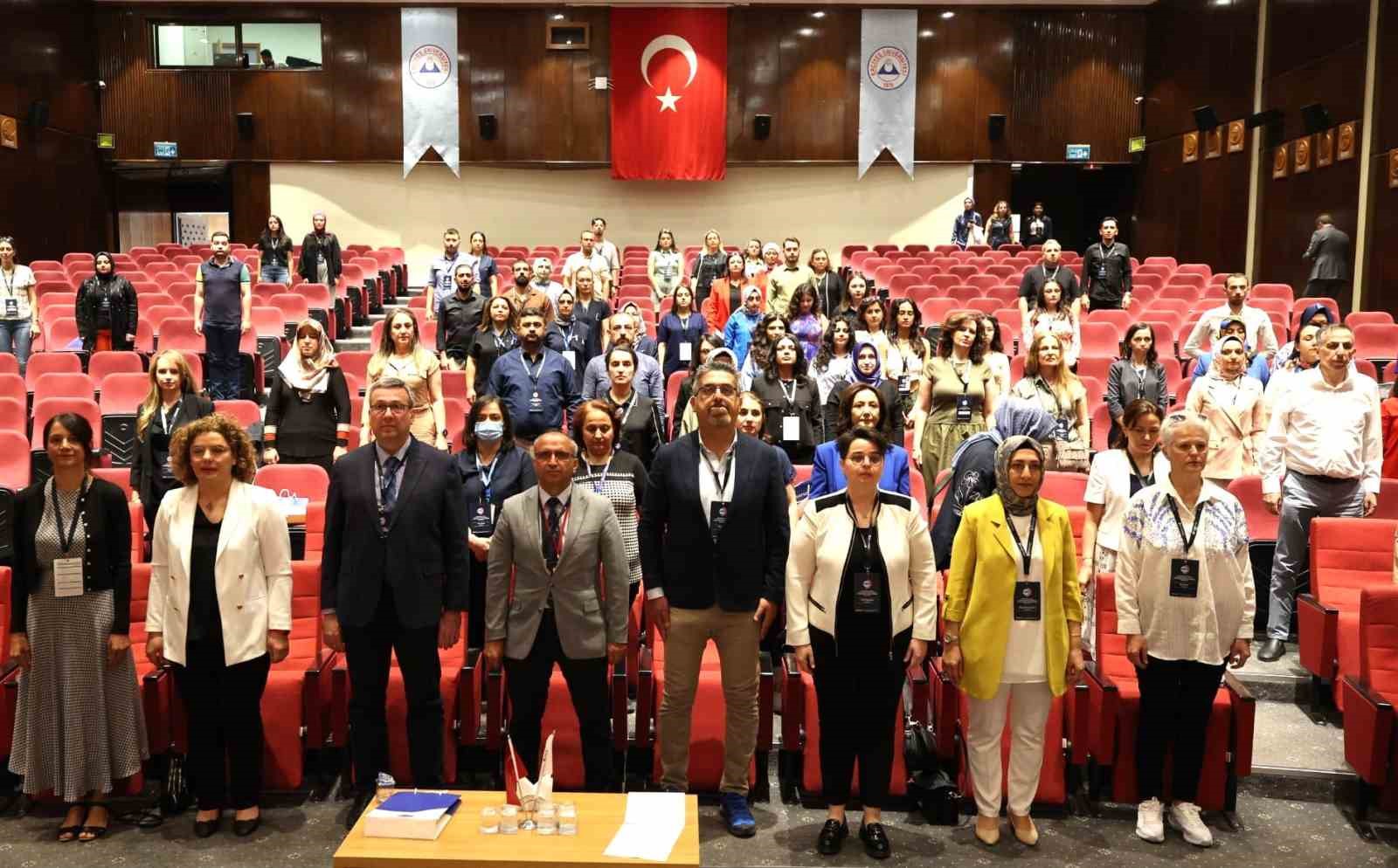 erude-temiz-ellerden-temiz-hastanelere-sempozyumu-gerceklestirildi
