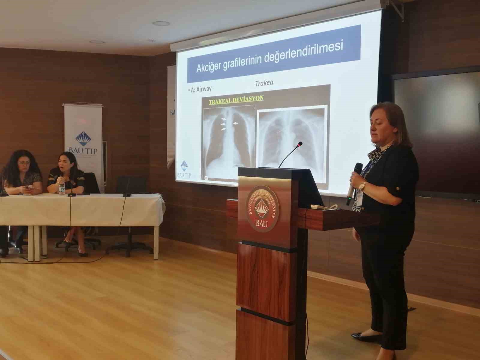 gelecegin-doktorlari-4-intern-sempozyumunda-mesleki-bilgi-ve-tecrube-ediniyor