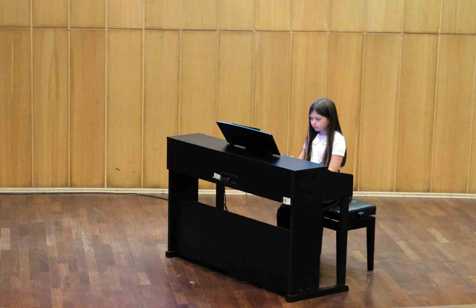 genc-yetenekler-performanslariyla-alkis-aldi
