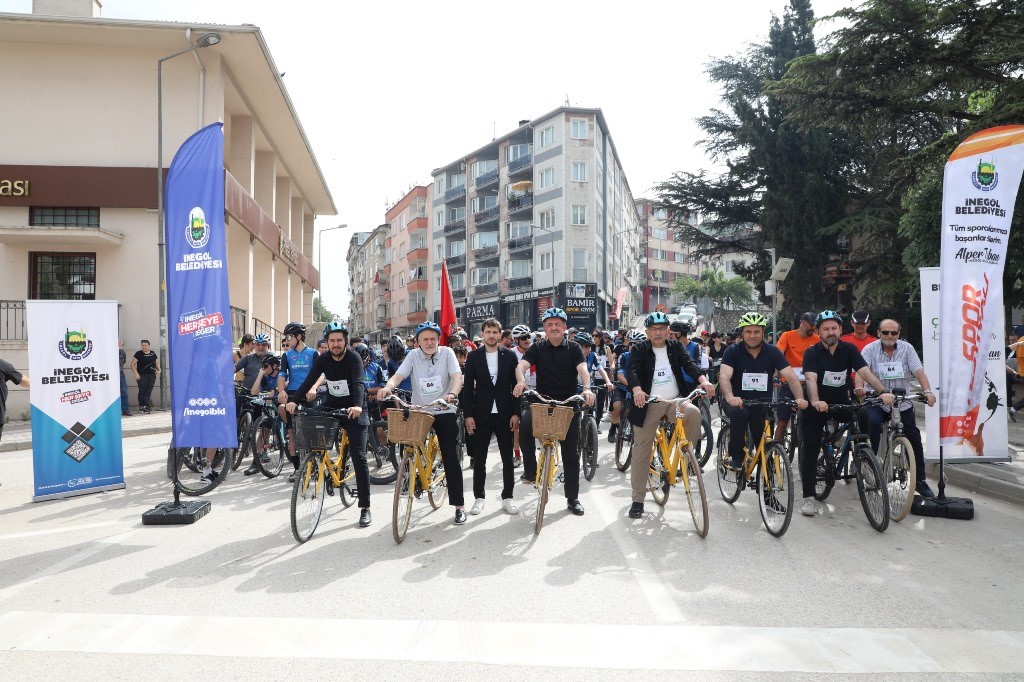 inegolde-pedallar-temiz-gelecek-icin-dondu