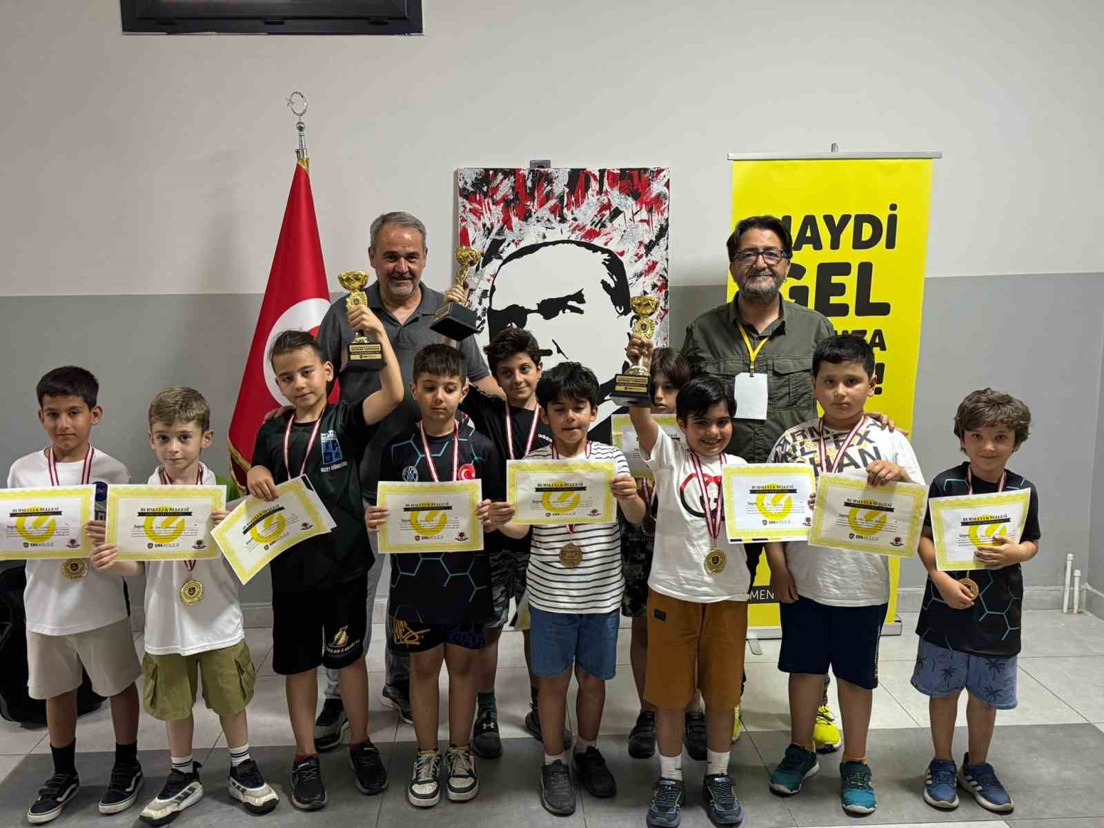 izmirde-19-mayis-satranc-turnuvasina-110-sporcu-katildi