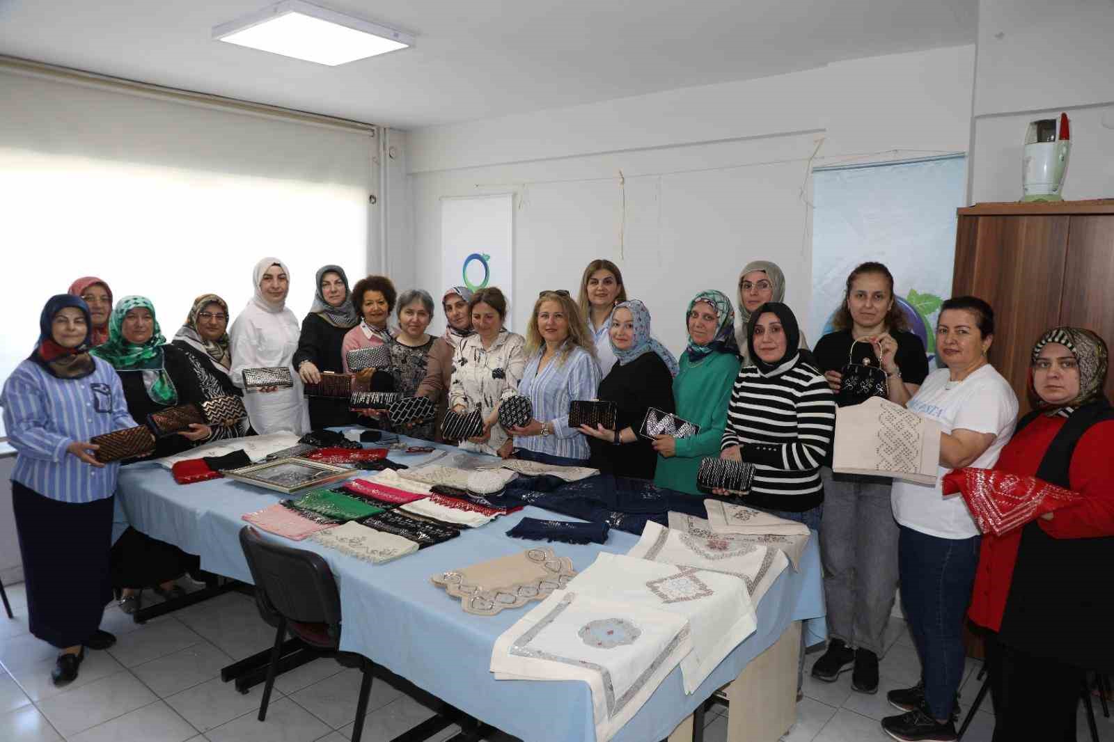 kadinlar-tel-kirma-urunleri-yaparak-aile-ekonomine-katki-sagliyor