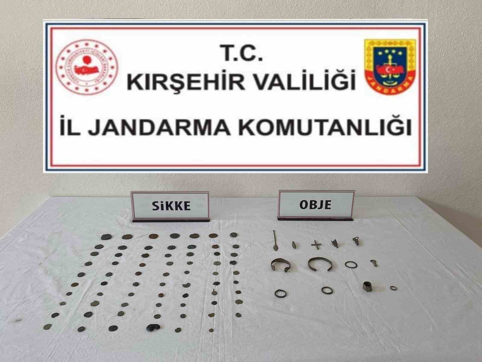 kirsehirde-tarihi-eser-operasyonu-69-sikke-ve-13-obje-ele-gecirildi