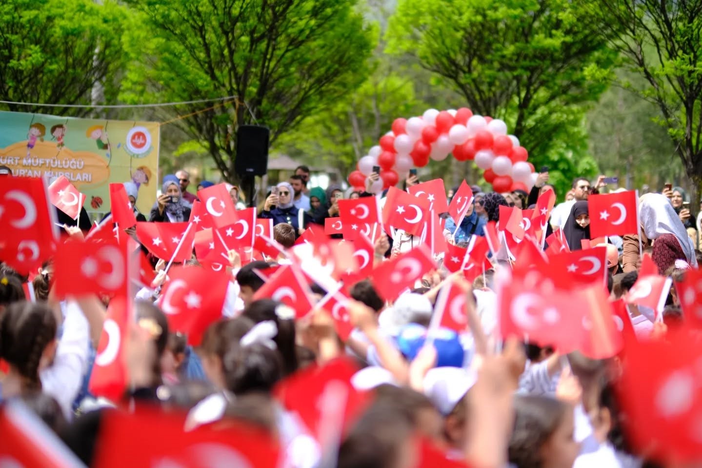 kuran-kurslari-yilsonu-senligi-renkli-goruntulere-sahne-oldu
