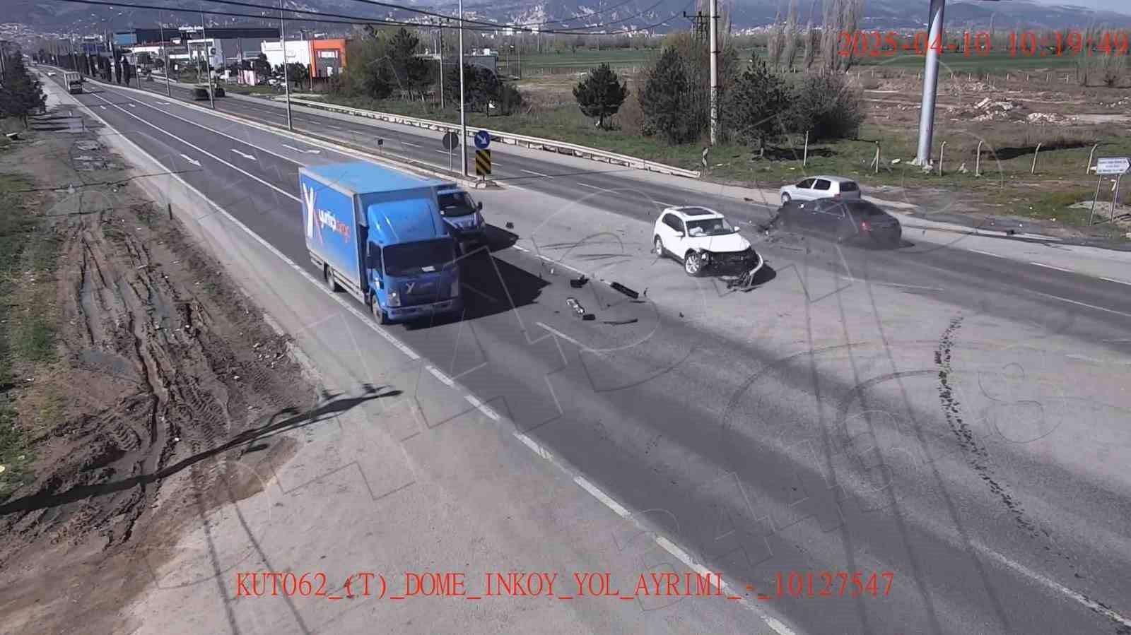 kutahyadaki-trafik-kazalari-kameralara-yansidi