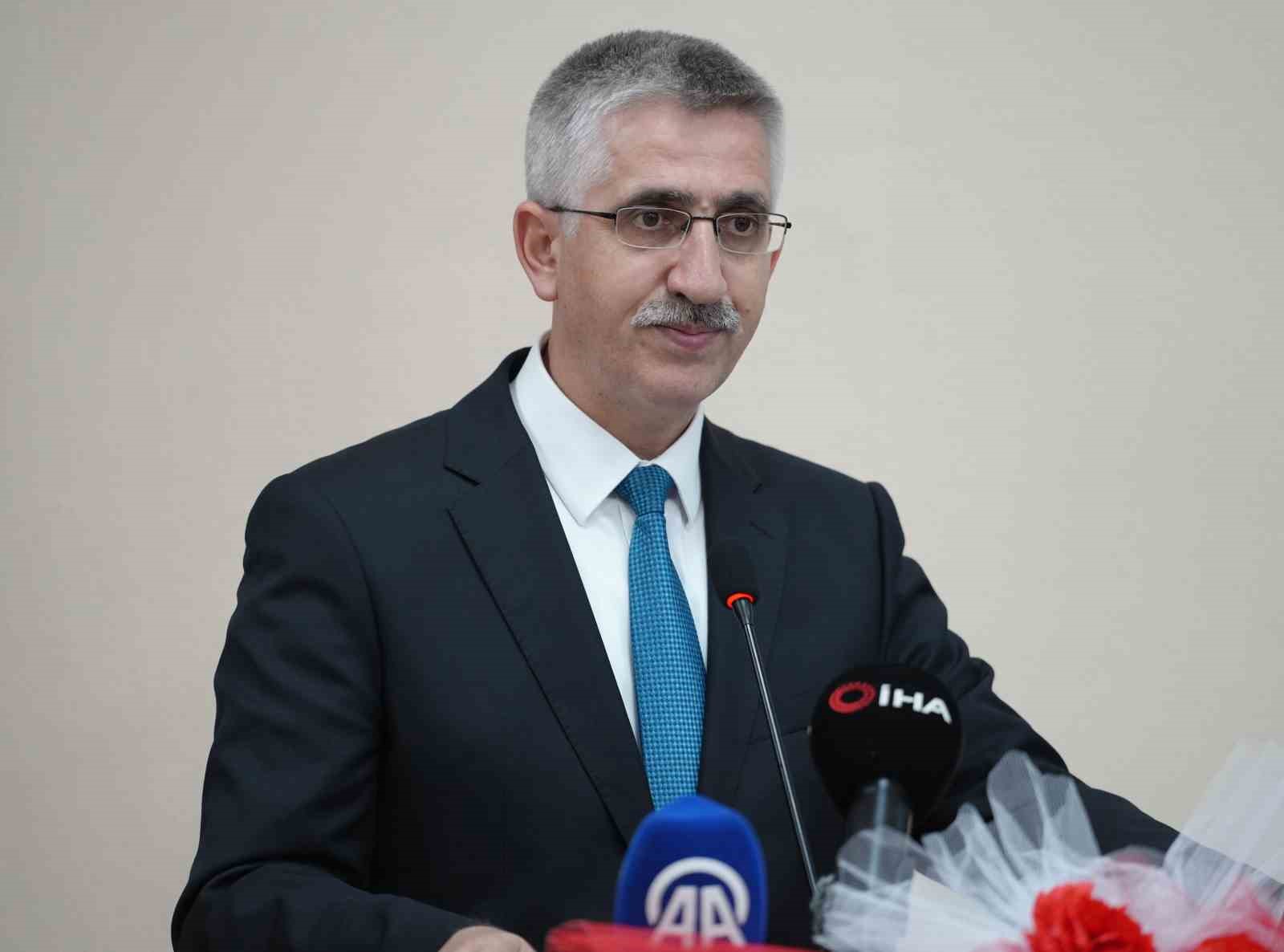 milli-egitim-bakan-yardimcisindan-ogretmenlere-yabanci-dil-uyarisi-sinifa-adimini-atar-atmaz-ogrettigi-dili-konusmali