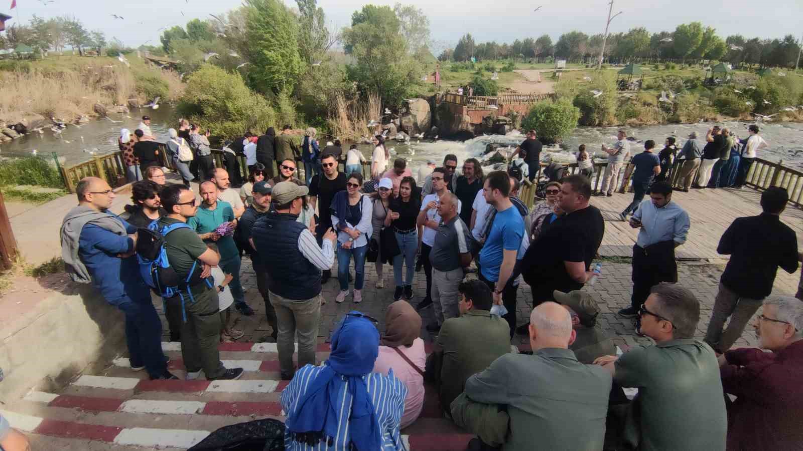 muradiye-selalesi-ile-balik-bendi-ziyaretcilerini-agirliyor