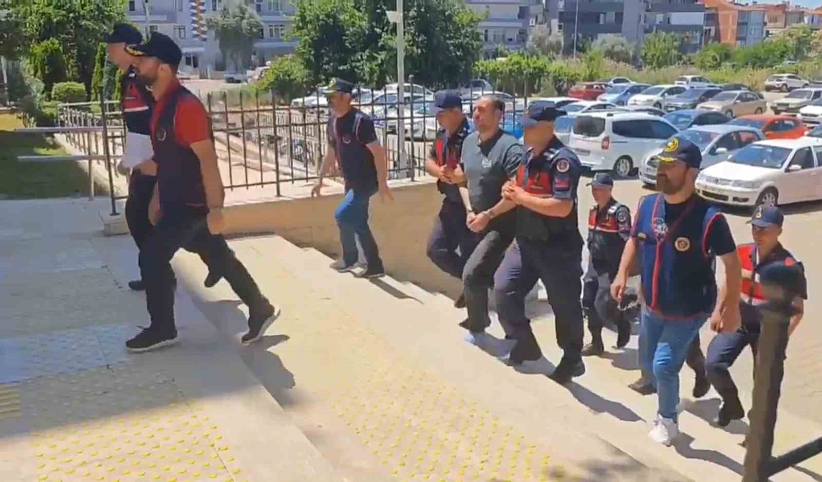 odemiste-10-ayri-suctan-124-yil-hapisle-araniyordu-jandarmadan-kacamadi