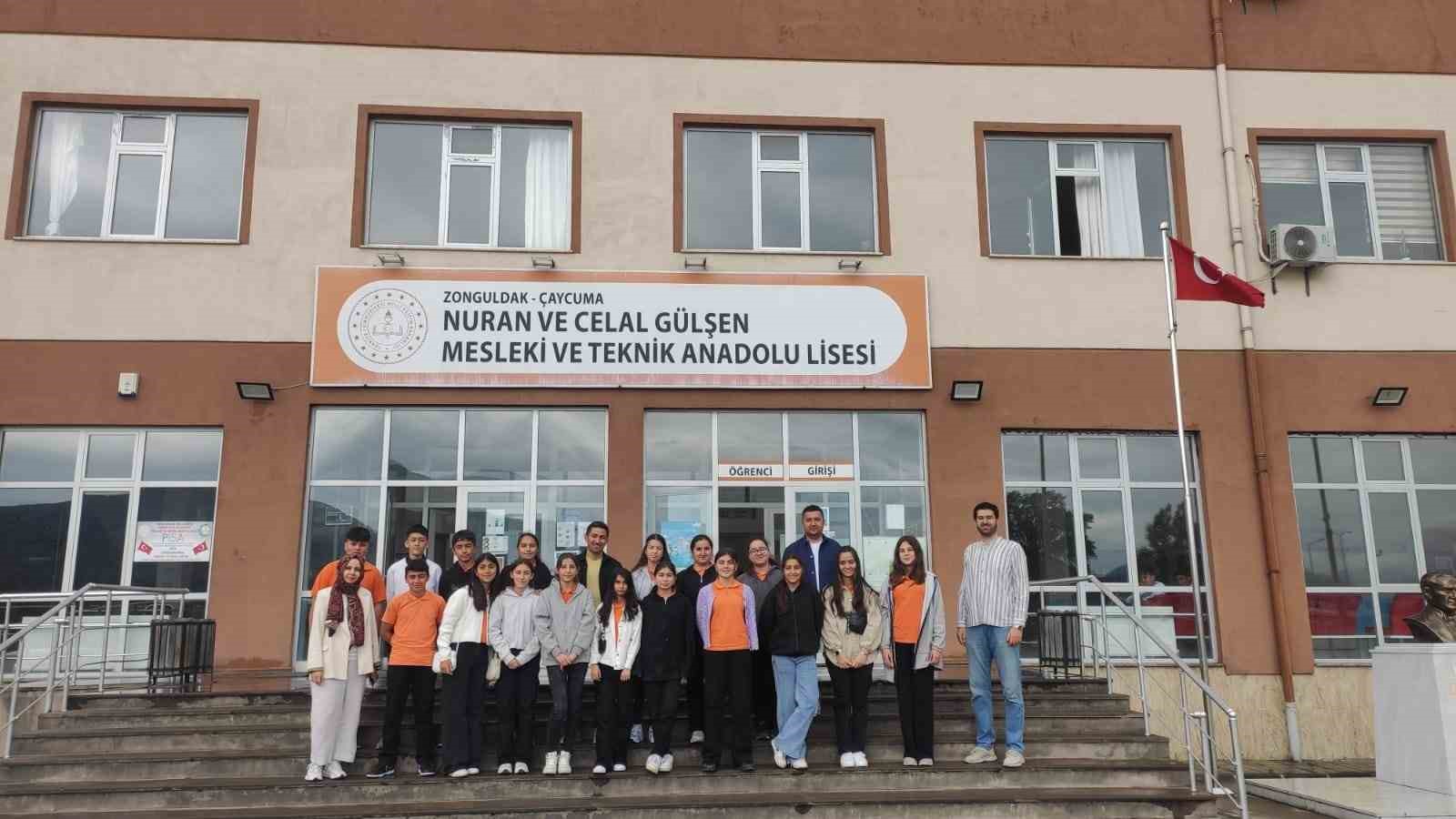 ortaokul-ogrencilerinden-teknik-gezi