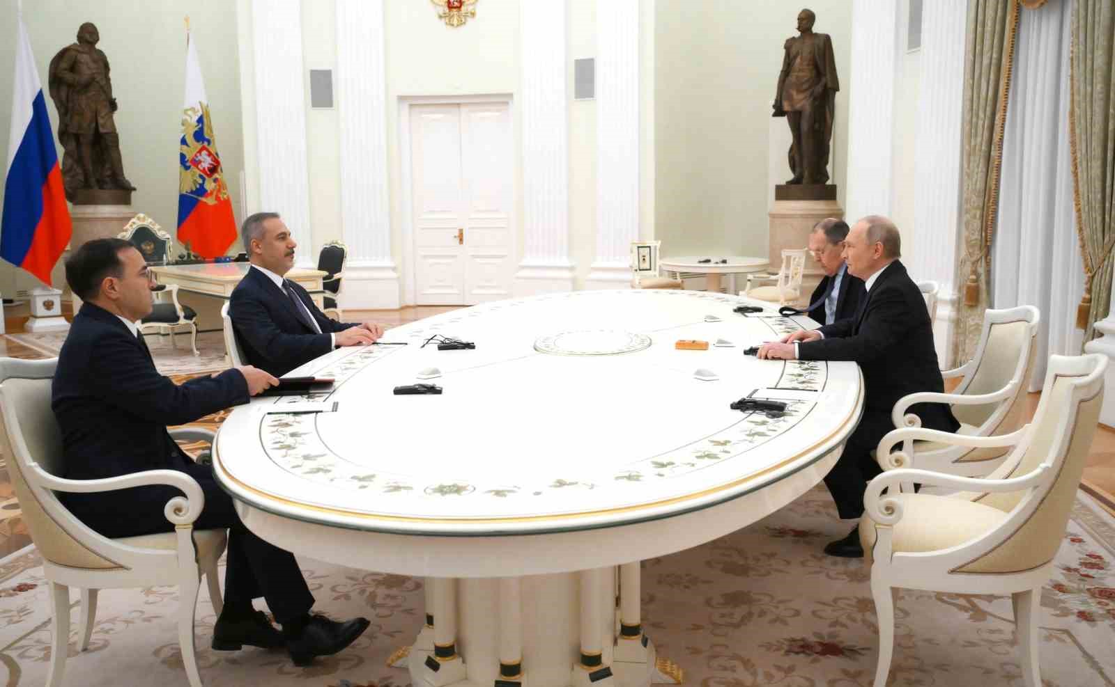 putin-ve-fidan-rusya-ukrayna-savasini-ele-aldi