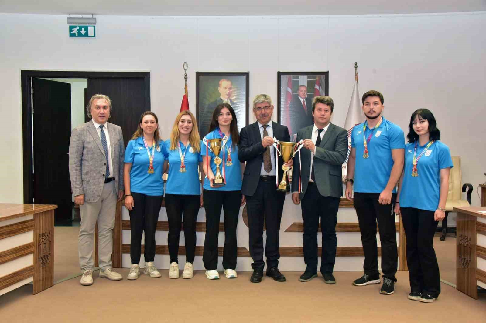 rektor-kacar-sampiyon-sporculari-agirladi