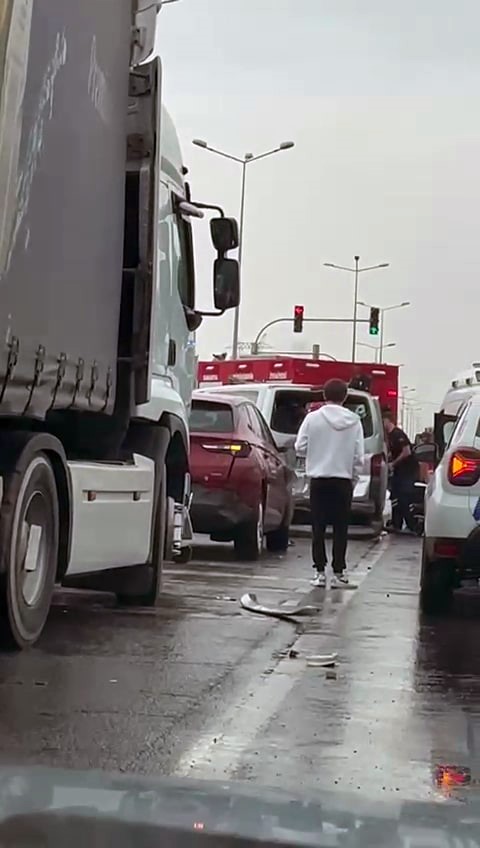 sakaryada-suv-tarzi-arac-ile-minibus-carpisti-1-yarali