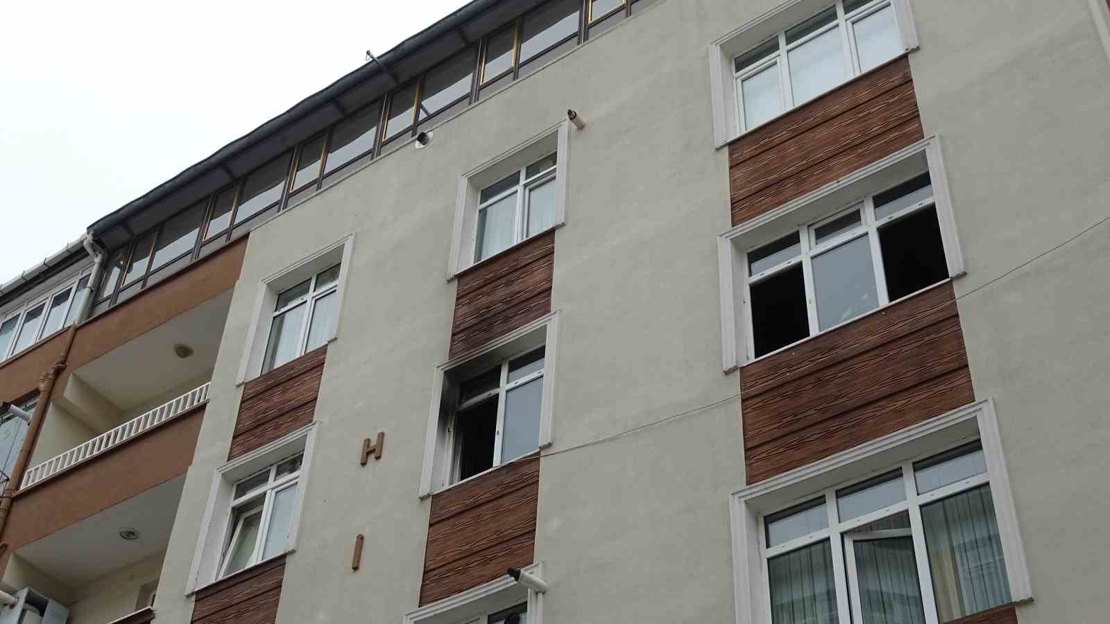 samsunda-yangin-panigi-babasina-kizip-evi-atese-verdi