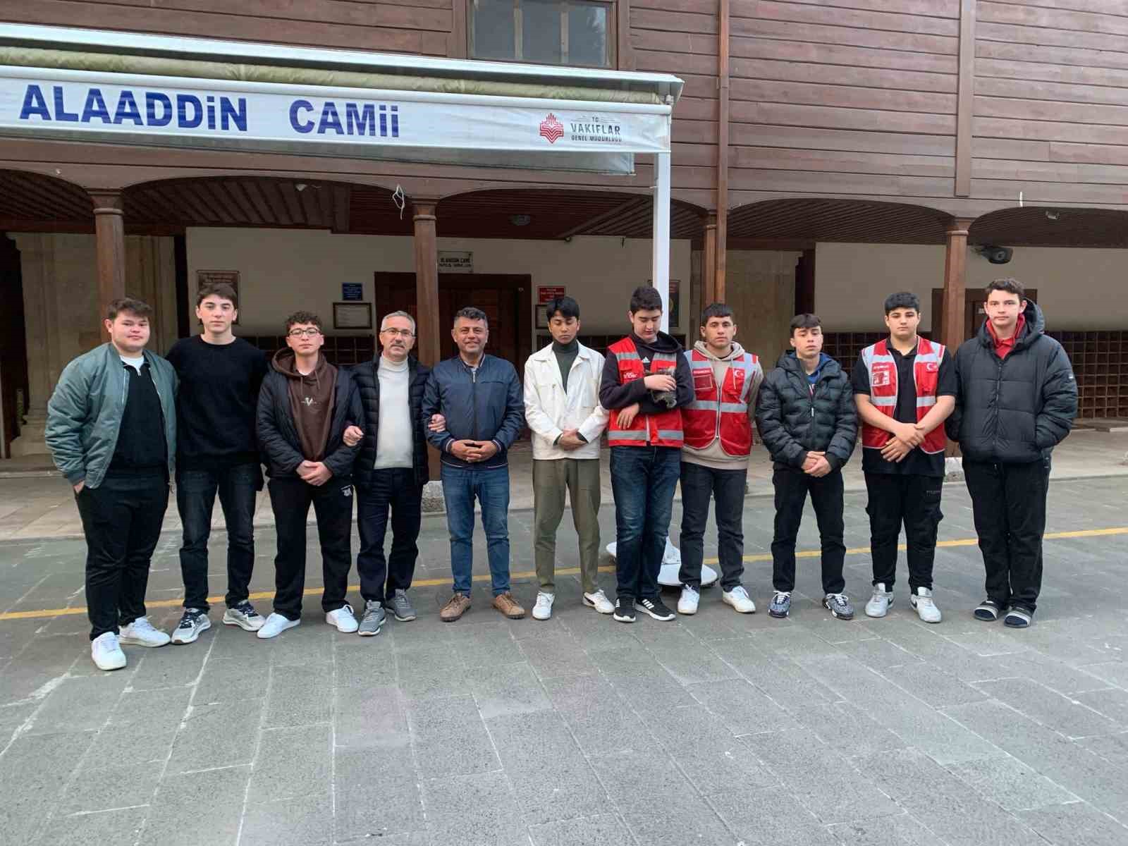 sinopta-genclerin-sabah-namazi-bulusmasi