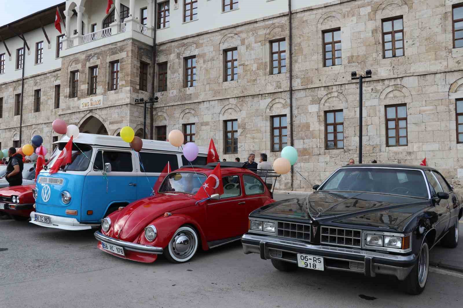 sivas-uluslararasi-film-festivali-kortej-yuruyusu-ile-basladi