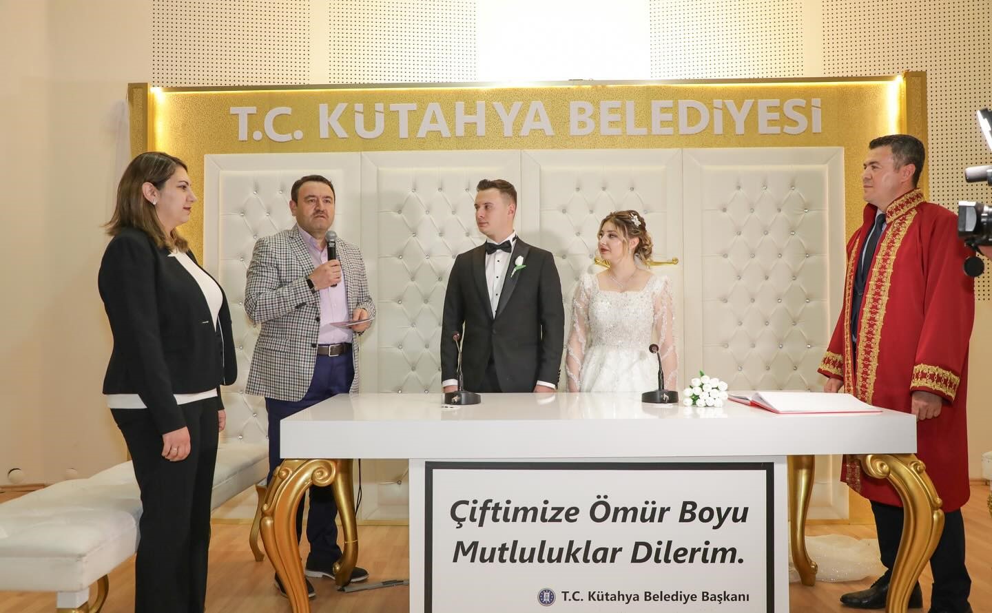 vali-musa-isin-nikah-toreninde-genc-ciftin-mutluluguna-ortak-oldu