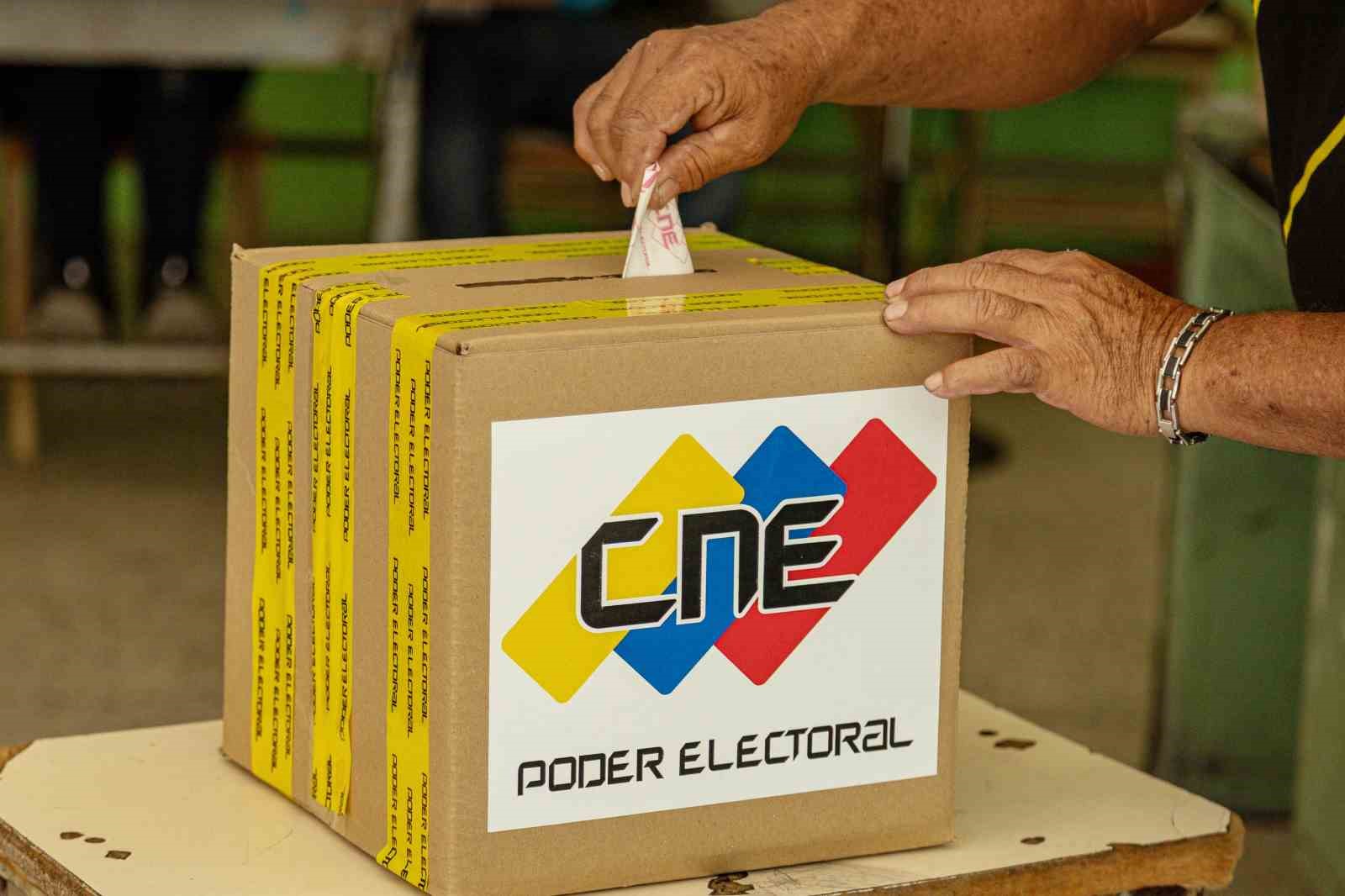 venezueladaki-genel-ve-bolgesel-secimleri-devlet-baskani-maduronun-partisi-kazandi
