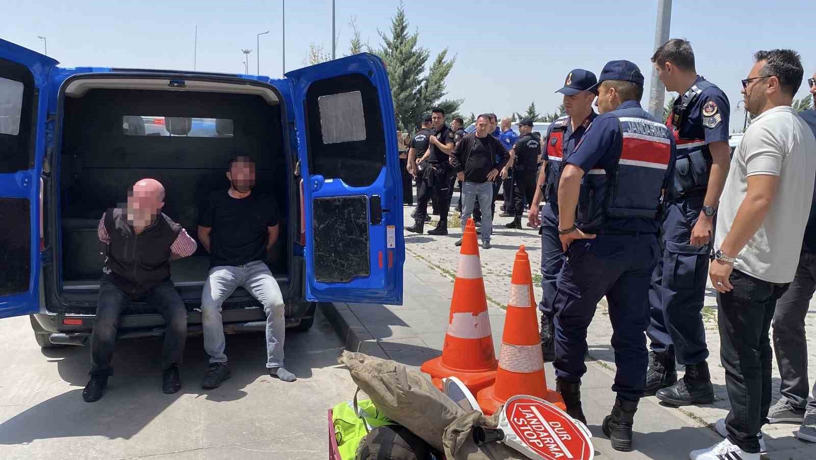 17-yasindaki-genc-arazi-kavgasinda-tufegi-atesledi-bir-kisiyi-ve-yanlislikla-babasini-vurdu