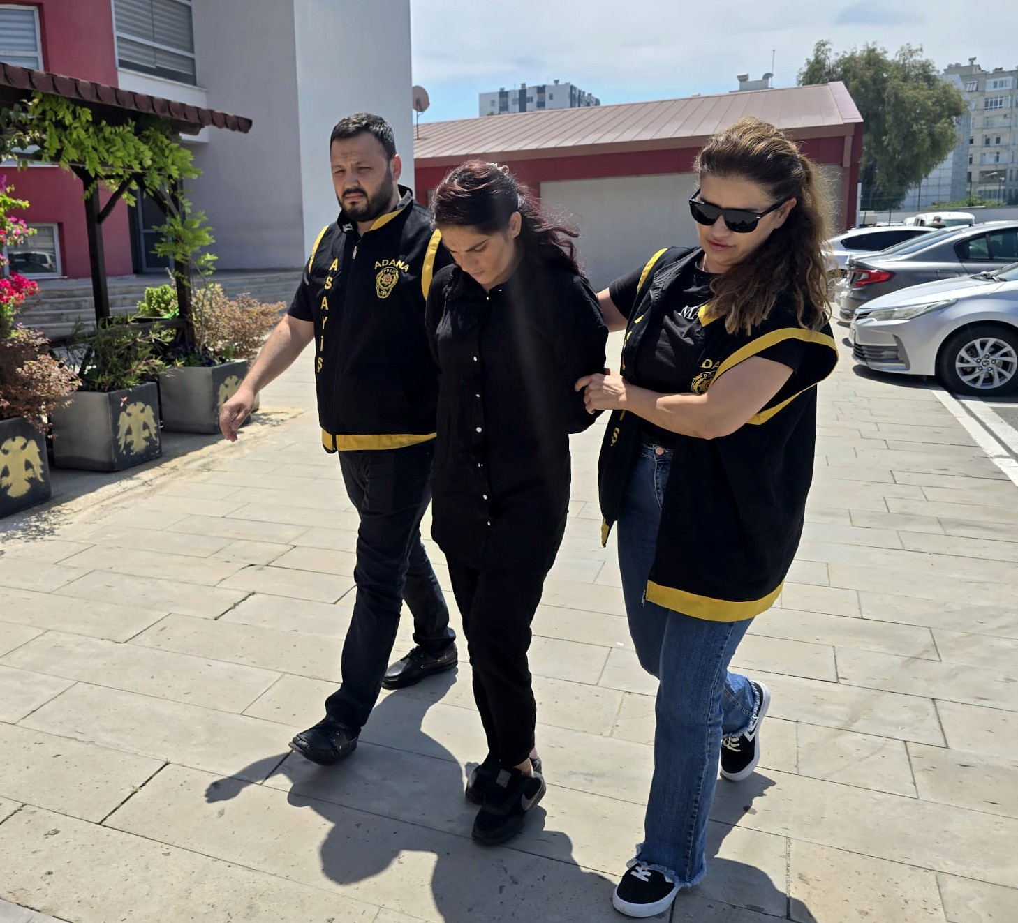 adanada-15-milyonluk-altin-calan-kadin-ben-yapmadim-dedi