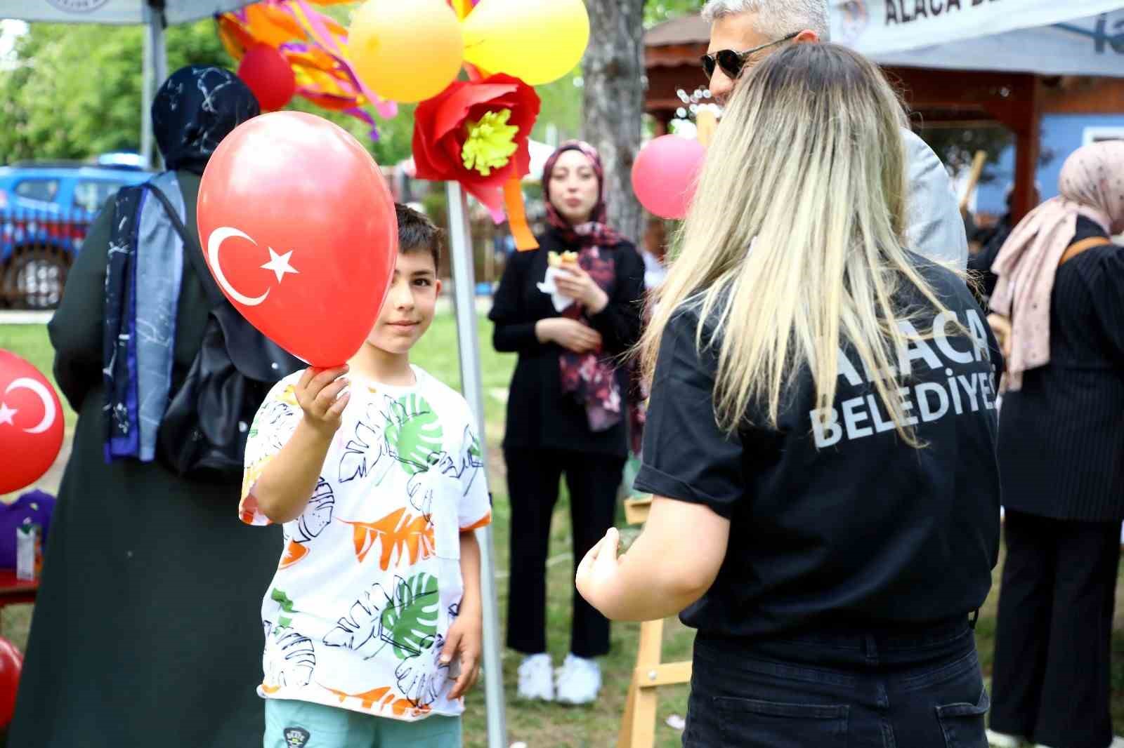 alacada-minik-ogrenciler-doyasiya-eglendi