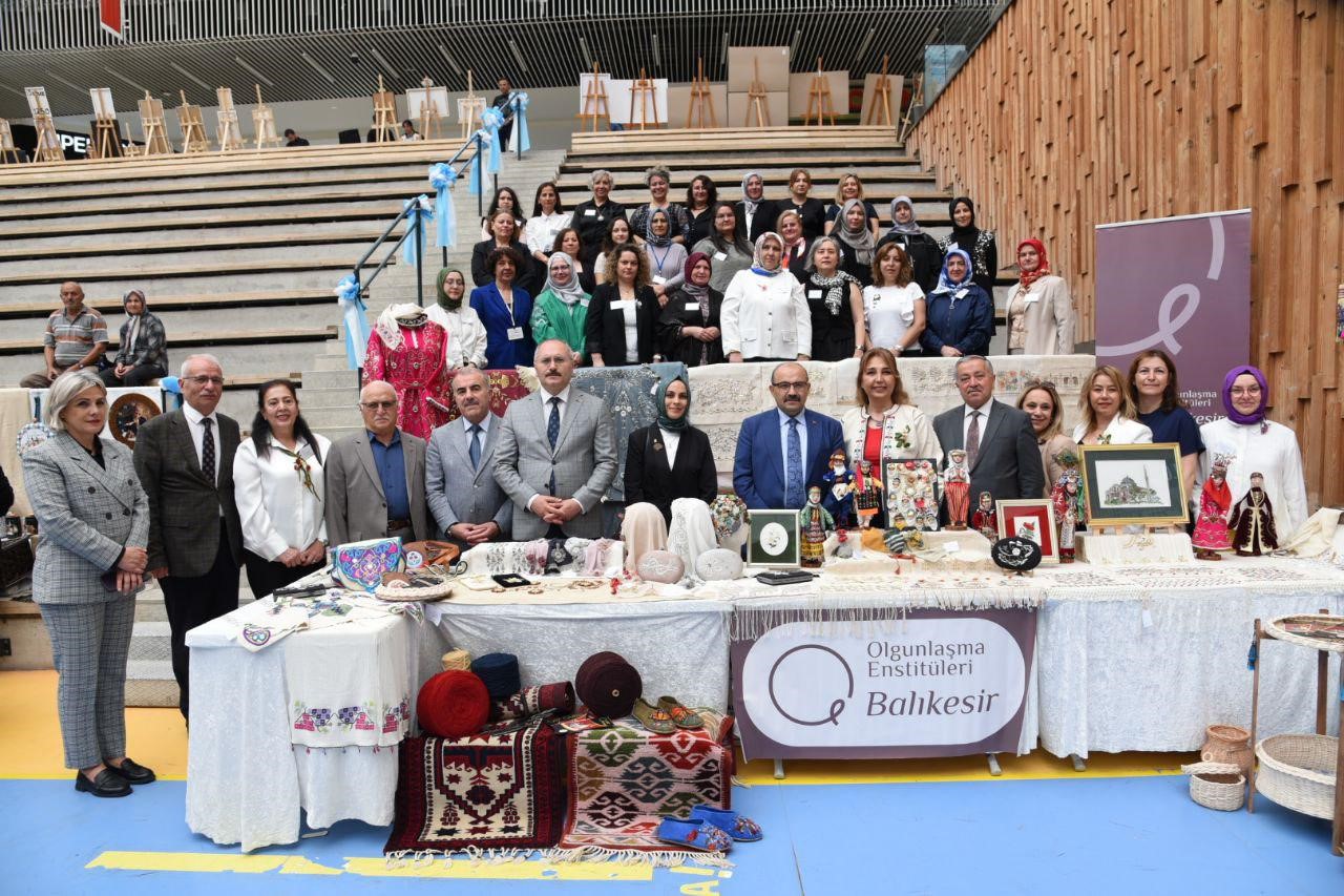 balikesirde-2-bin-874-kursta-61-bin-kursiyer-belge-aldi