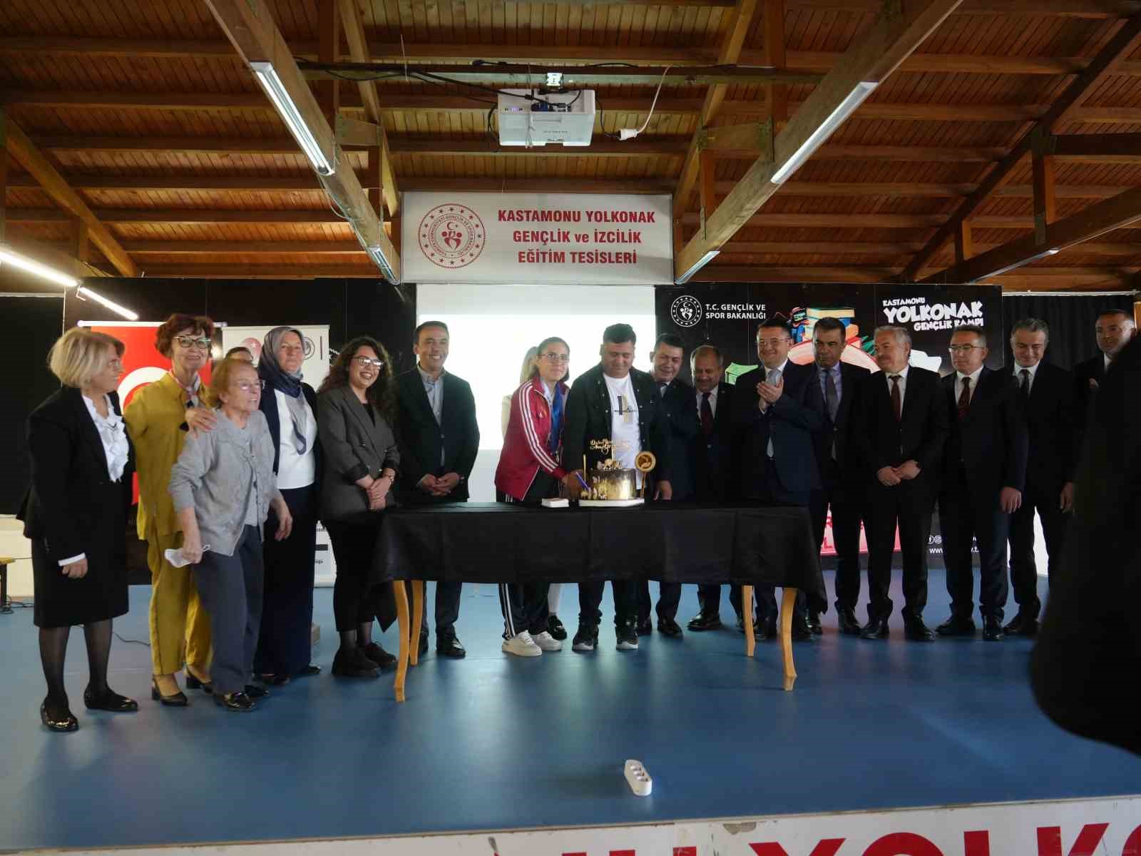 bin-950-ozel-birey-annesi-ile-yasli-bireye-yasam-konforunu-arttiracak-egitim