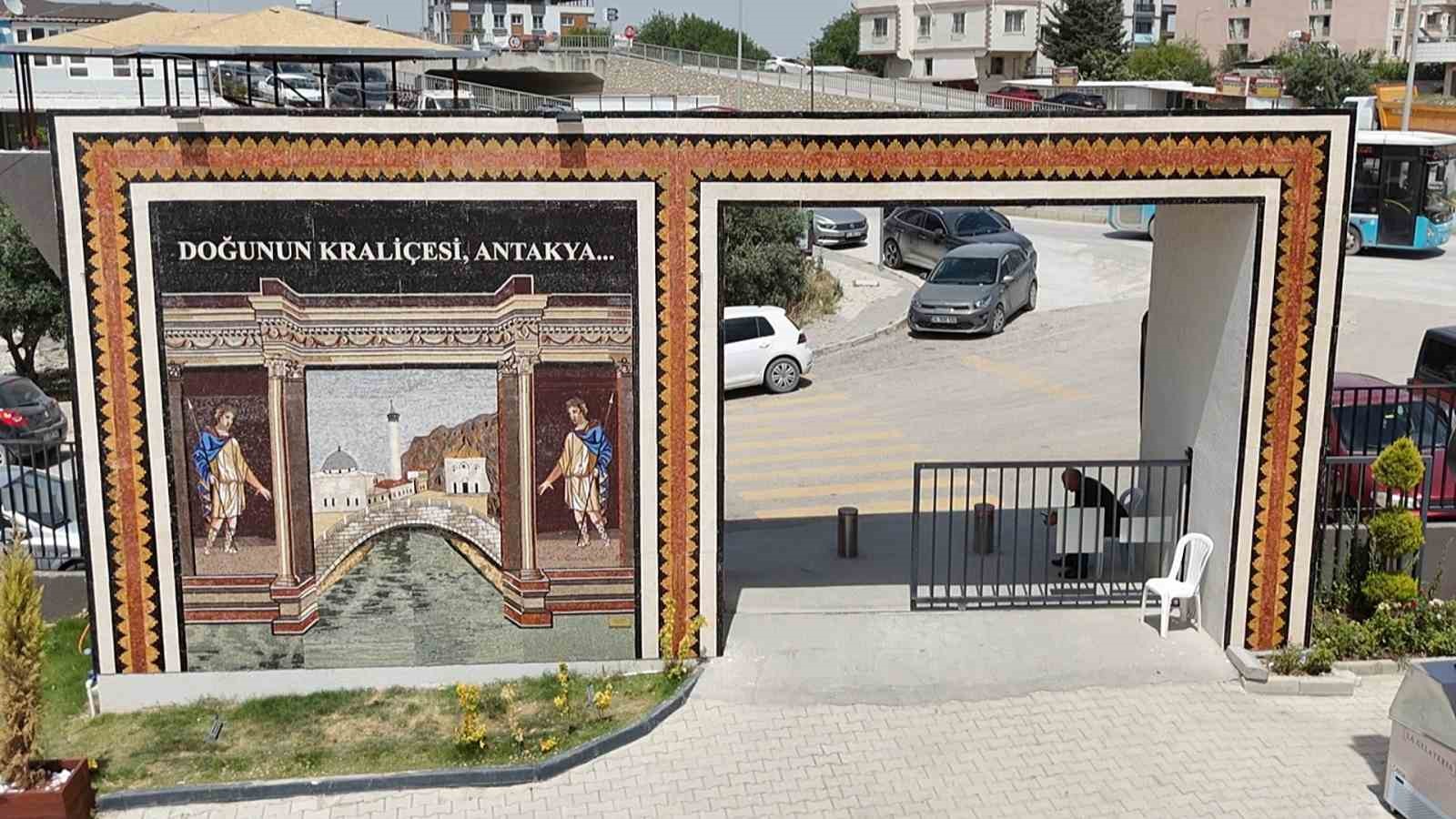 binlerce-mozaik-tasini-140-gunde-ilmik-ilmik-isleyerek-dogunun-kralicesi-antakyayi-ortaya-cikardi