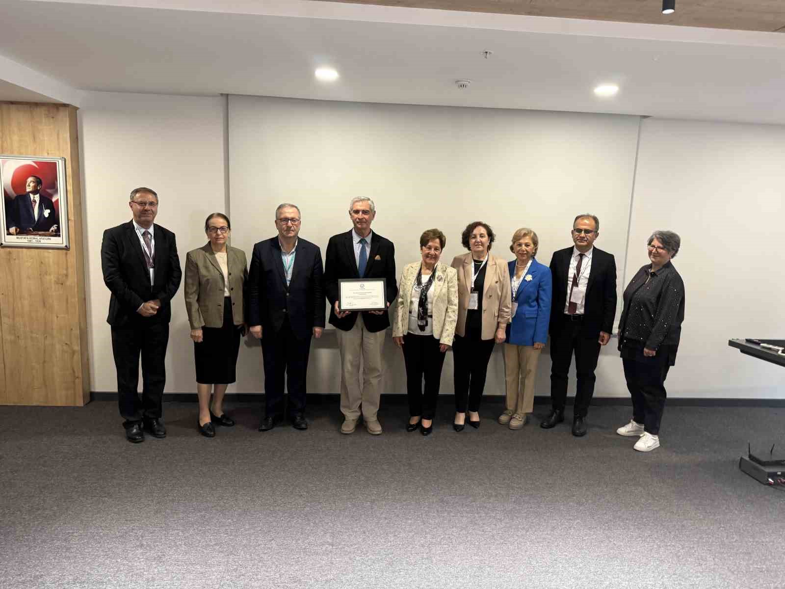 biruni-universitesi-eczacilik-fakultesi-6-yilligina-akredite-edildi