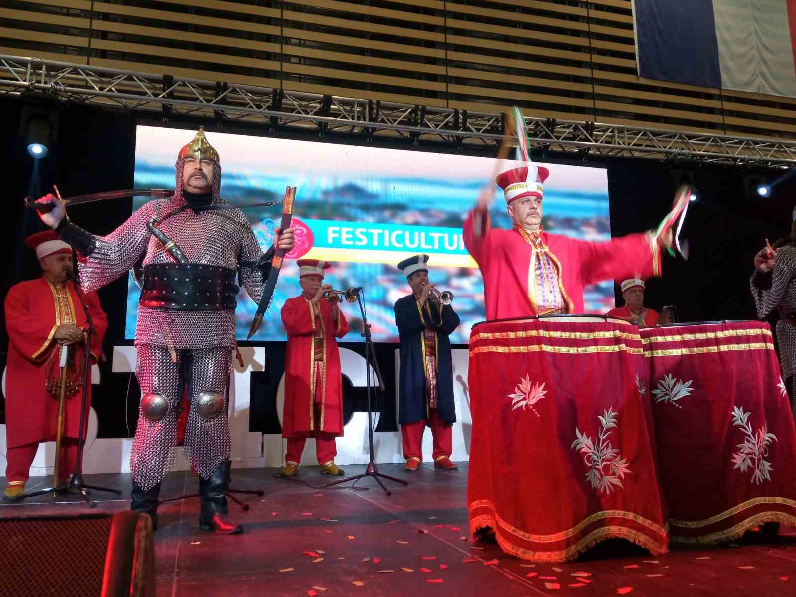 bursa-mehter-takimi-fransayi-fethetti