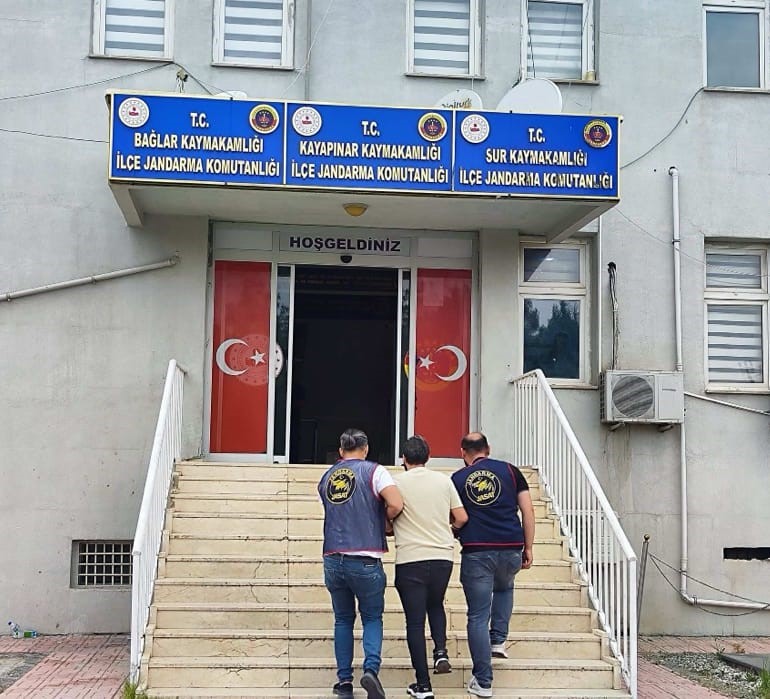 diyarbakirda-82-yil-kesinlesmis-hapis-cezasi-bulunan-zanli-yakalandi