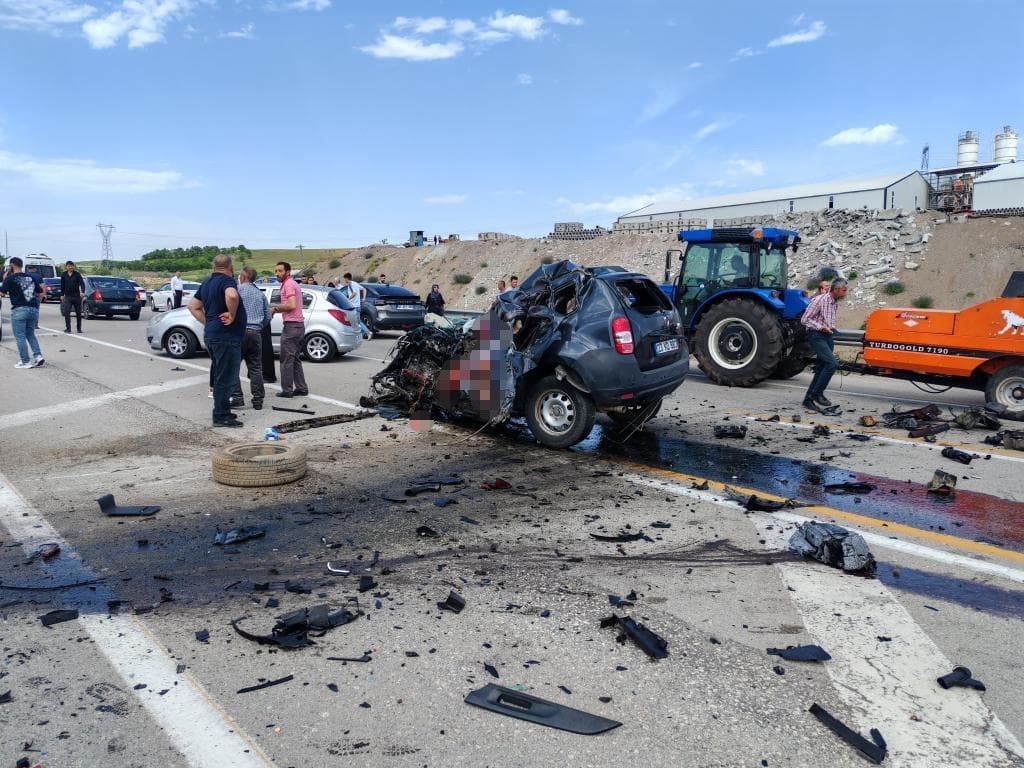 elazigda-feci-kaza-1-olu-2-agir-yarali