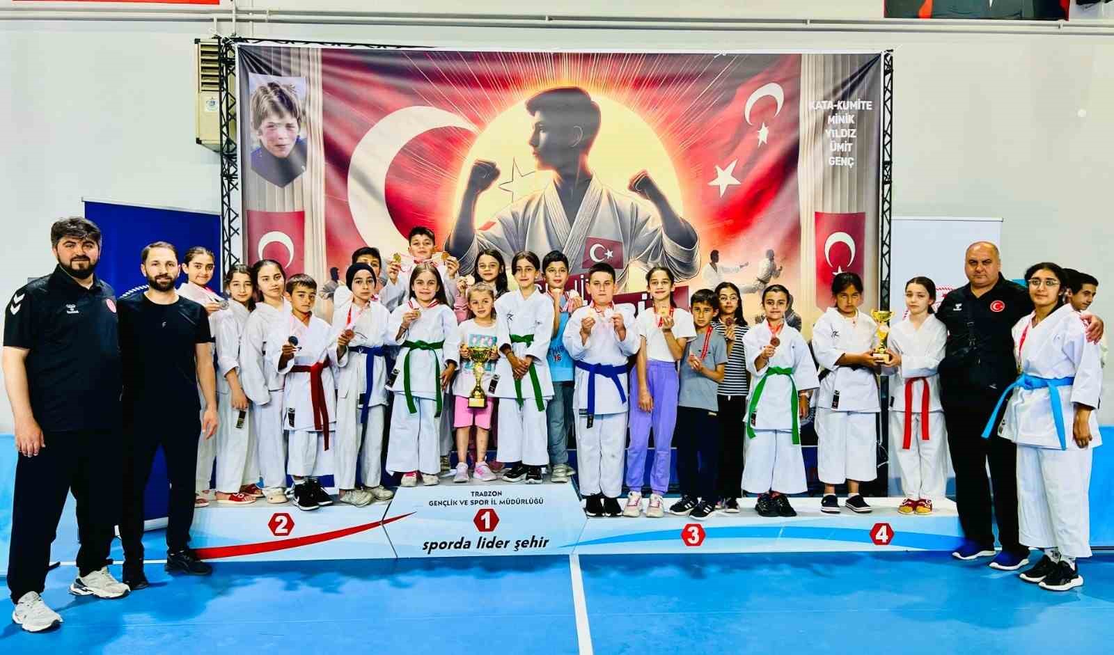erzincanli-karatecilerden-sehit-eren-bulbul-turnuvasindan-madalya-yagmuru