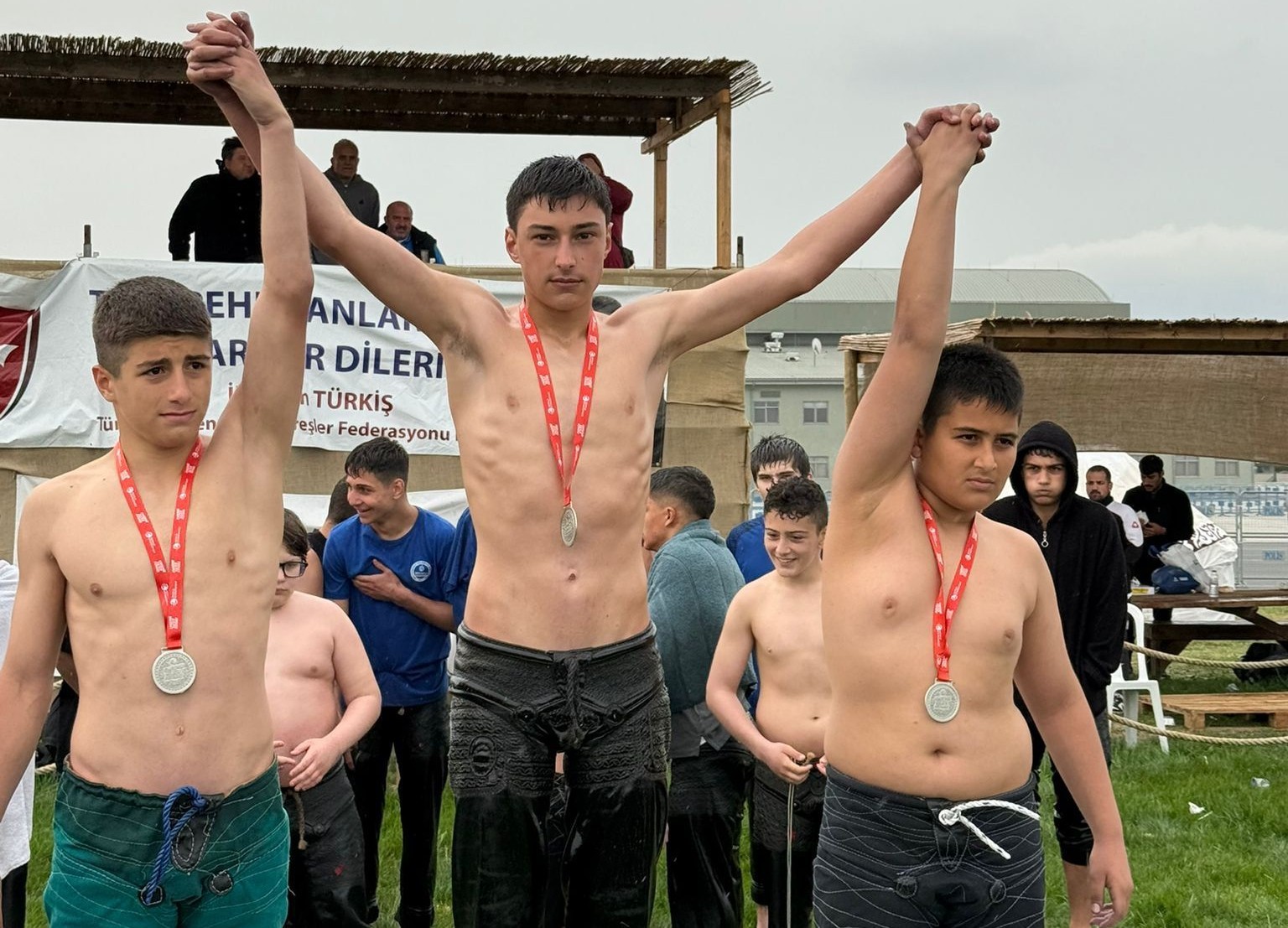 golcuklu-pehlivanlar-basariya-doymuyor
