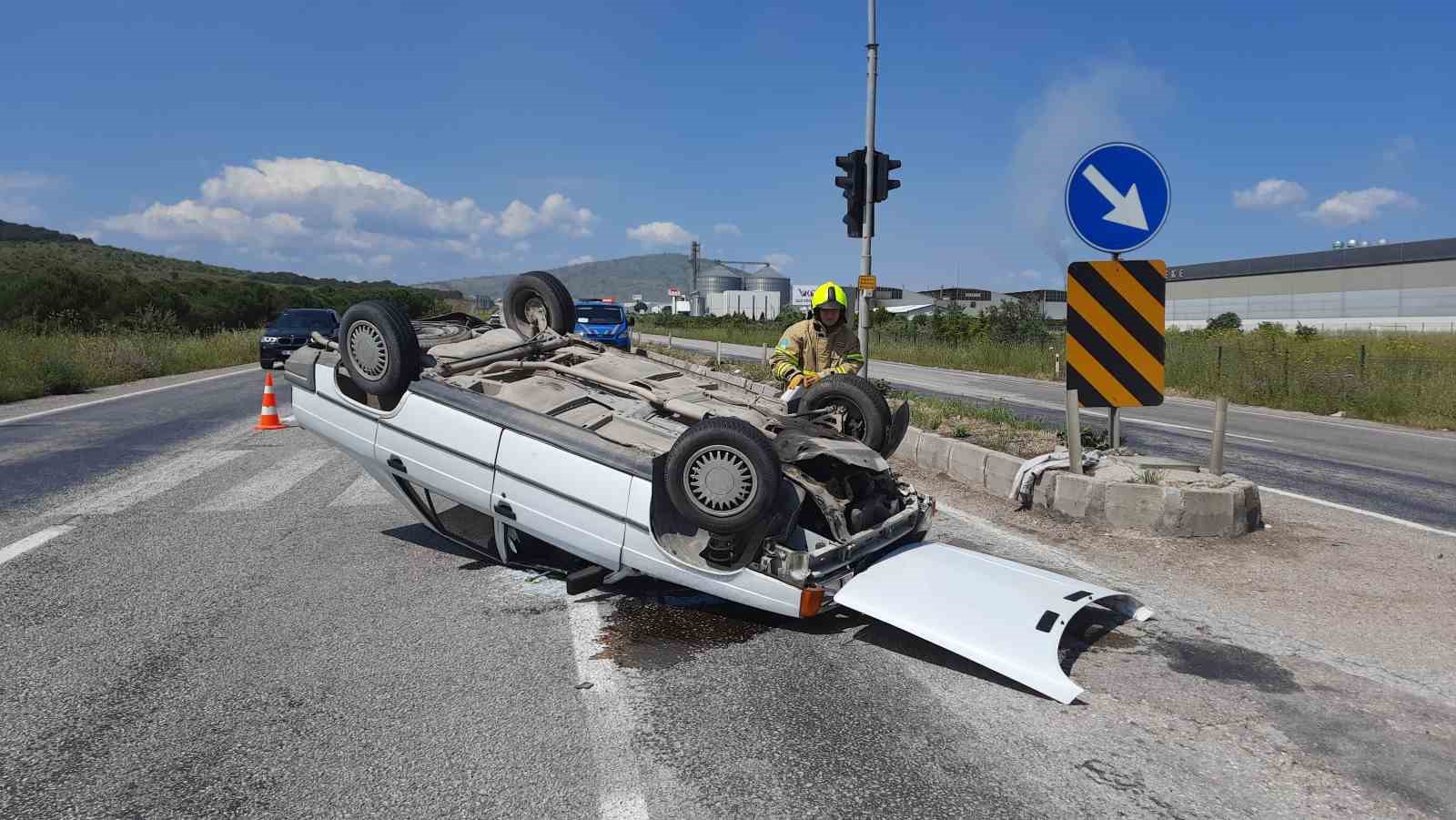 gonende-trafik-kazasi-takla-atan-aracta-2-kisi-yaralandi