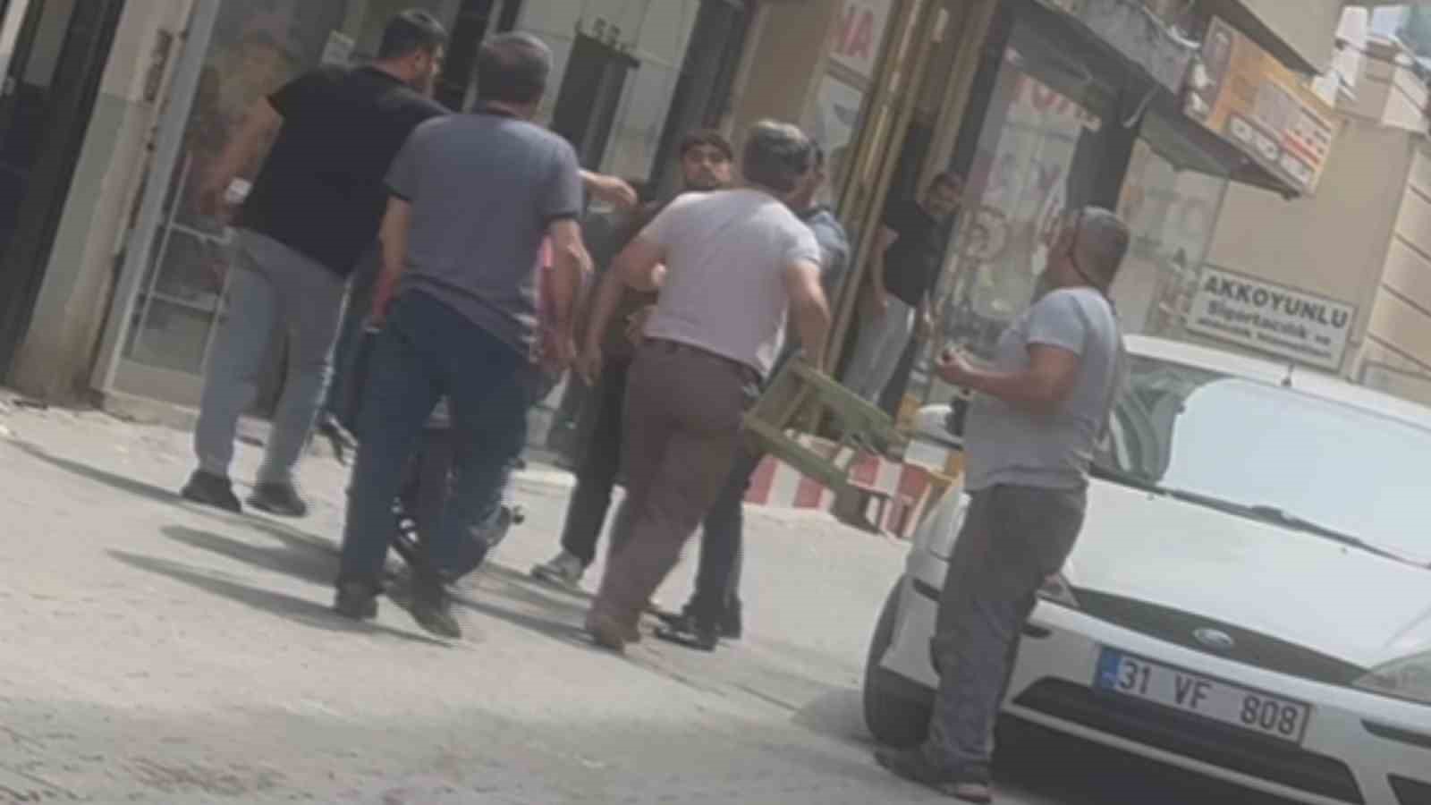 hayirdir-ya-diyerek-baslanan-tabureli-tartisma-kamerada