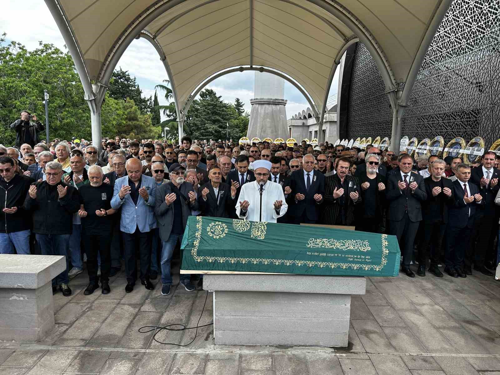 ilhan-sesen-son-yolculuguna-ugurlandi