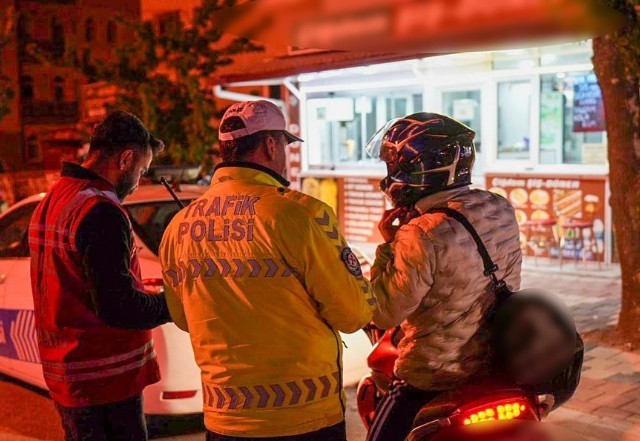 ispartada-asayis-ve-trafik-uygulamasi-24-surucuye-ceza