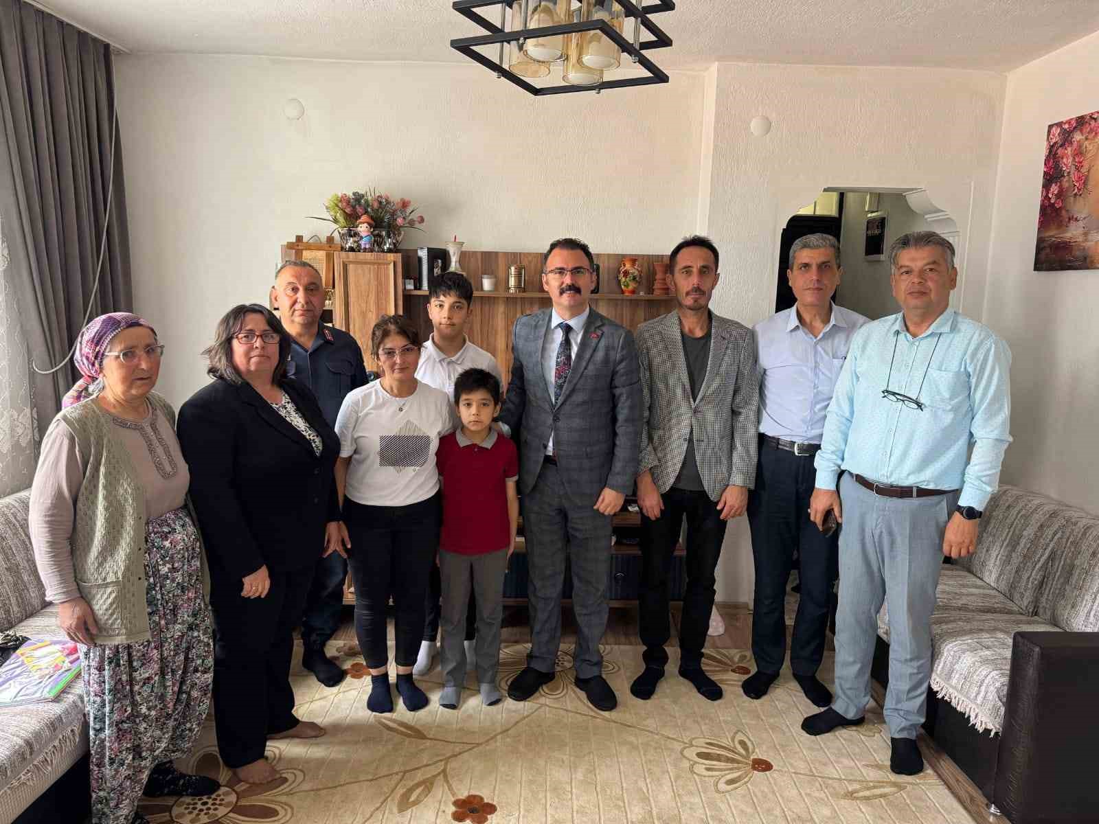 kaymakam-ates-sehit-ailesi-ile-gorustu