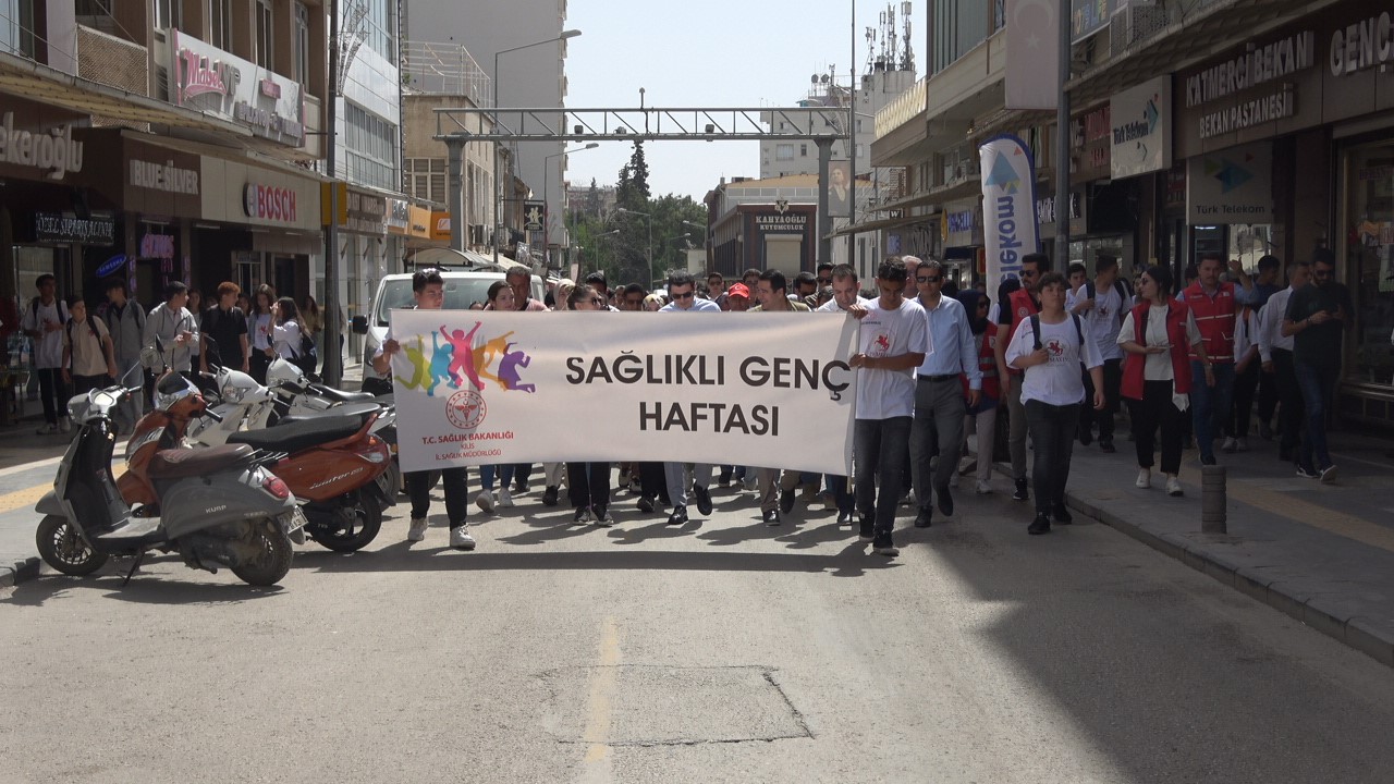 kiliste-genclerle-saglik-yuruyusu-yapildi